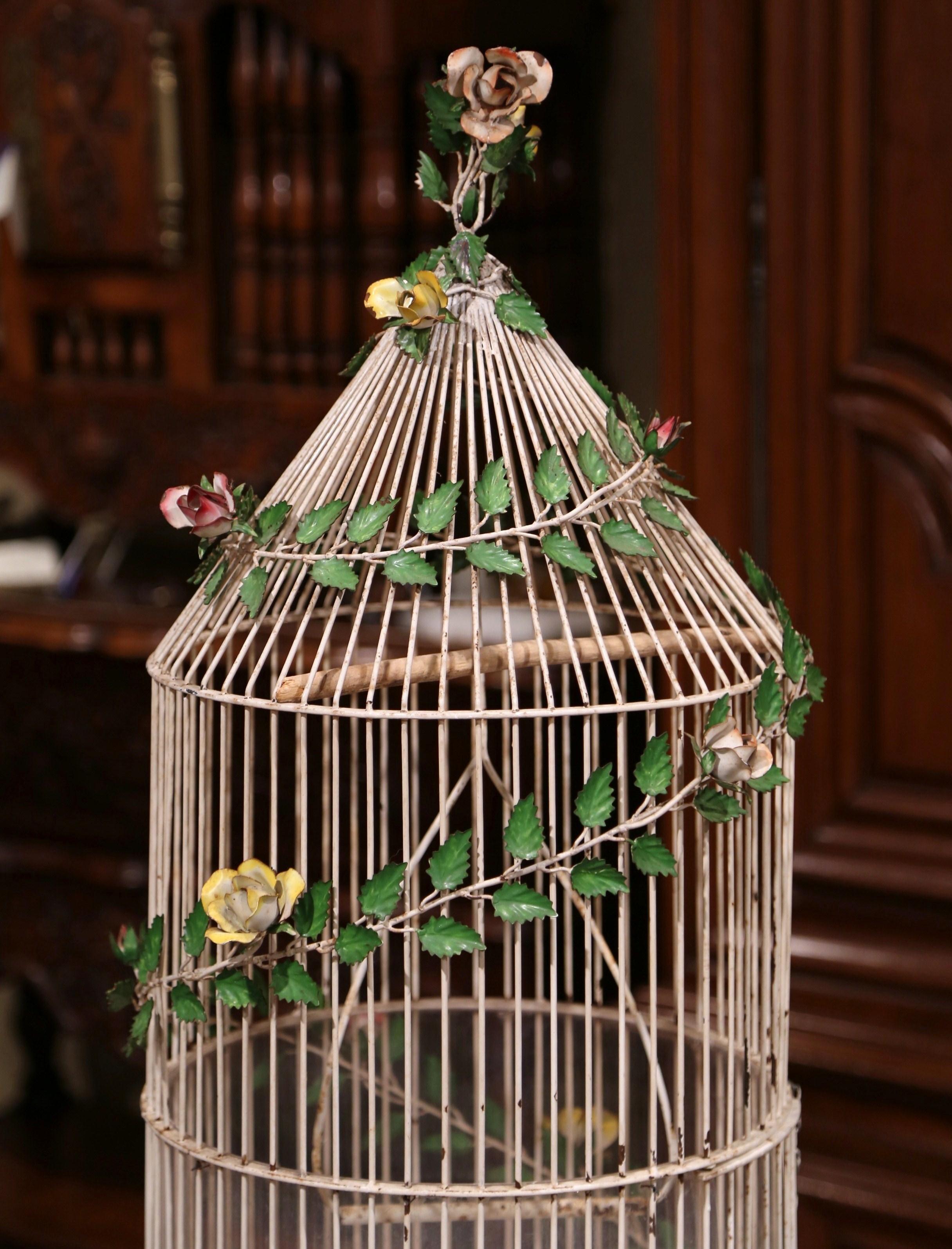 Early 20th Century French Art Nouveau Painted Iron Birdcage on Stand In Good Condition In Dallas, TX