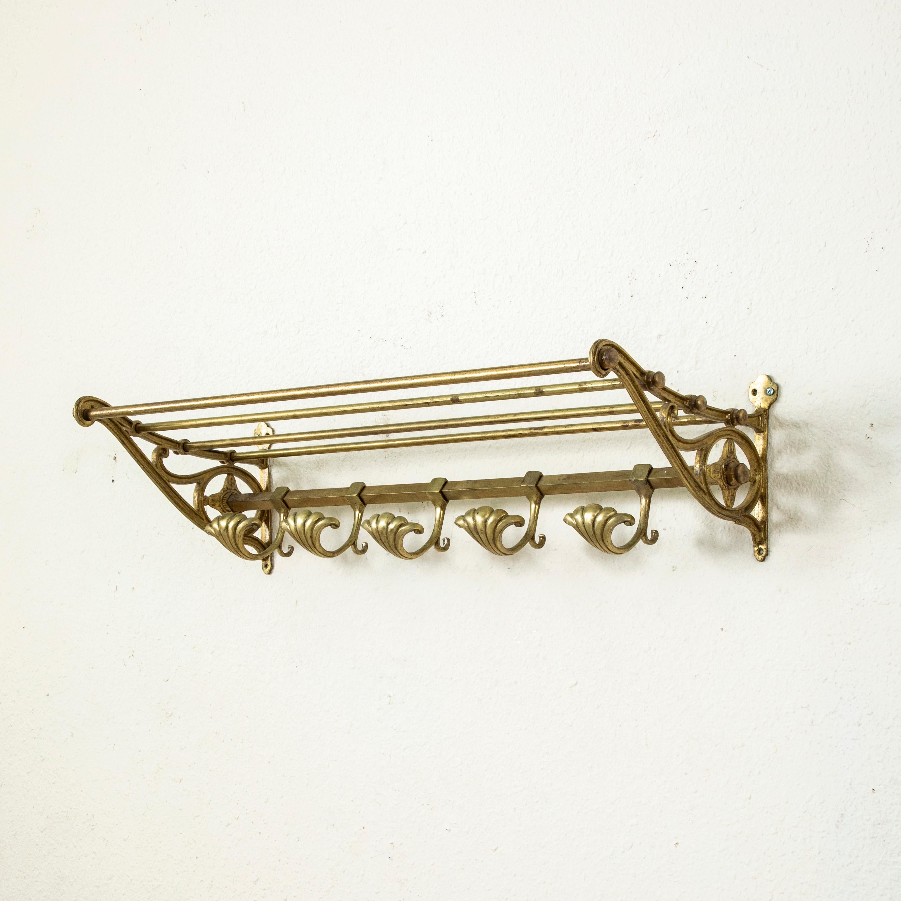 Early 20th Century French Art Nouveau Period Bronze Train Rack, Hat & Coat Rack (Art nouveau) im Angebot