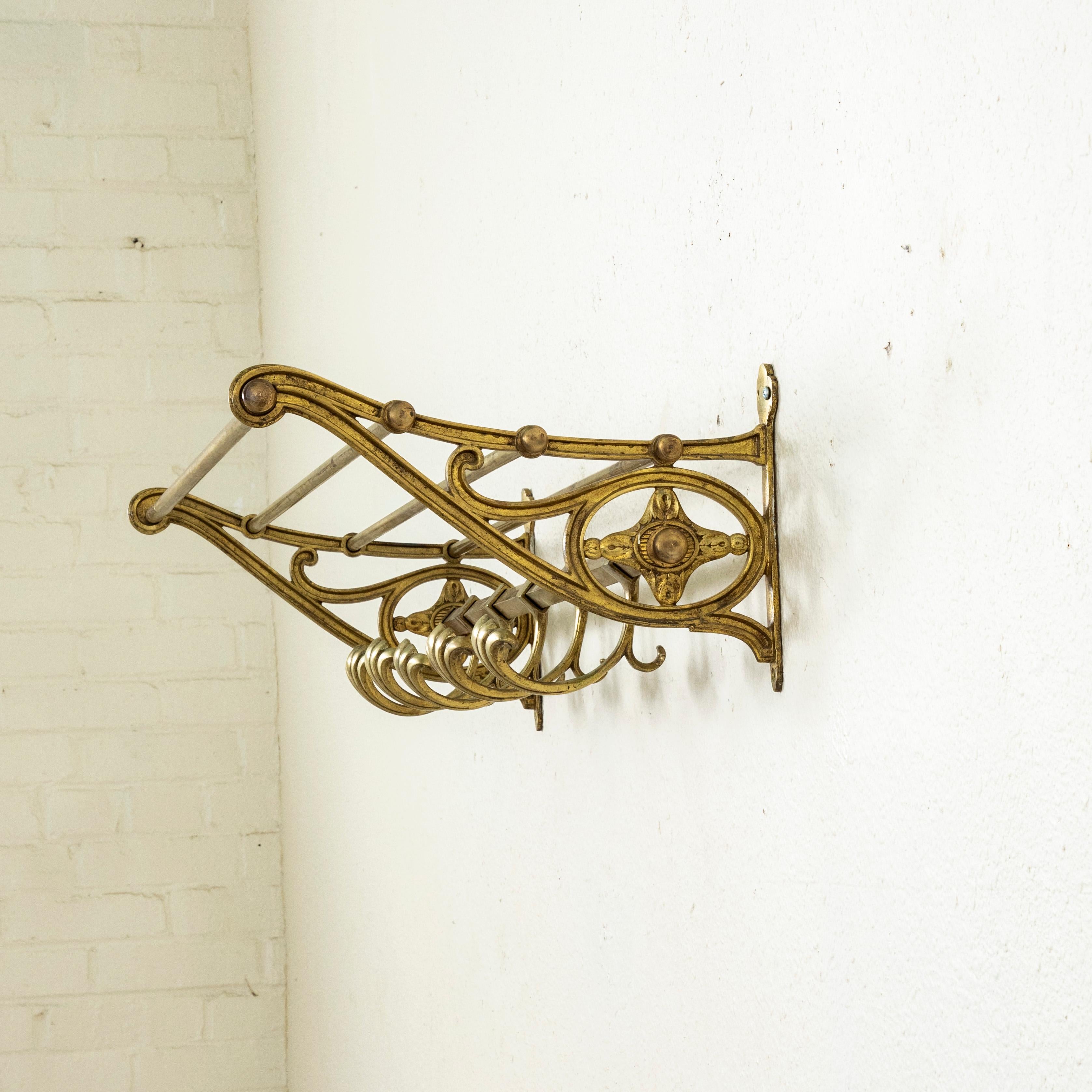 Early 20th Century French Art Nouveau Period Bronze Train Rack, Hat & Coat Rack (Französisch) im Angebot
