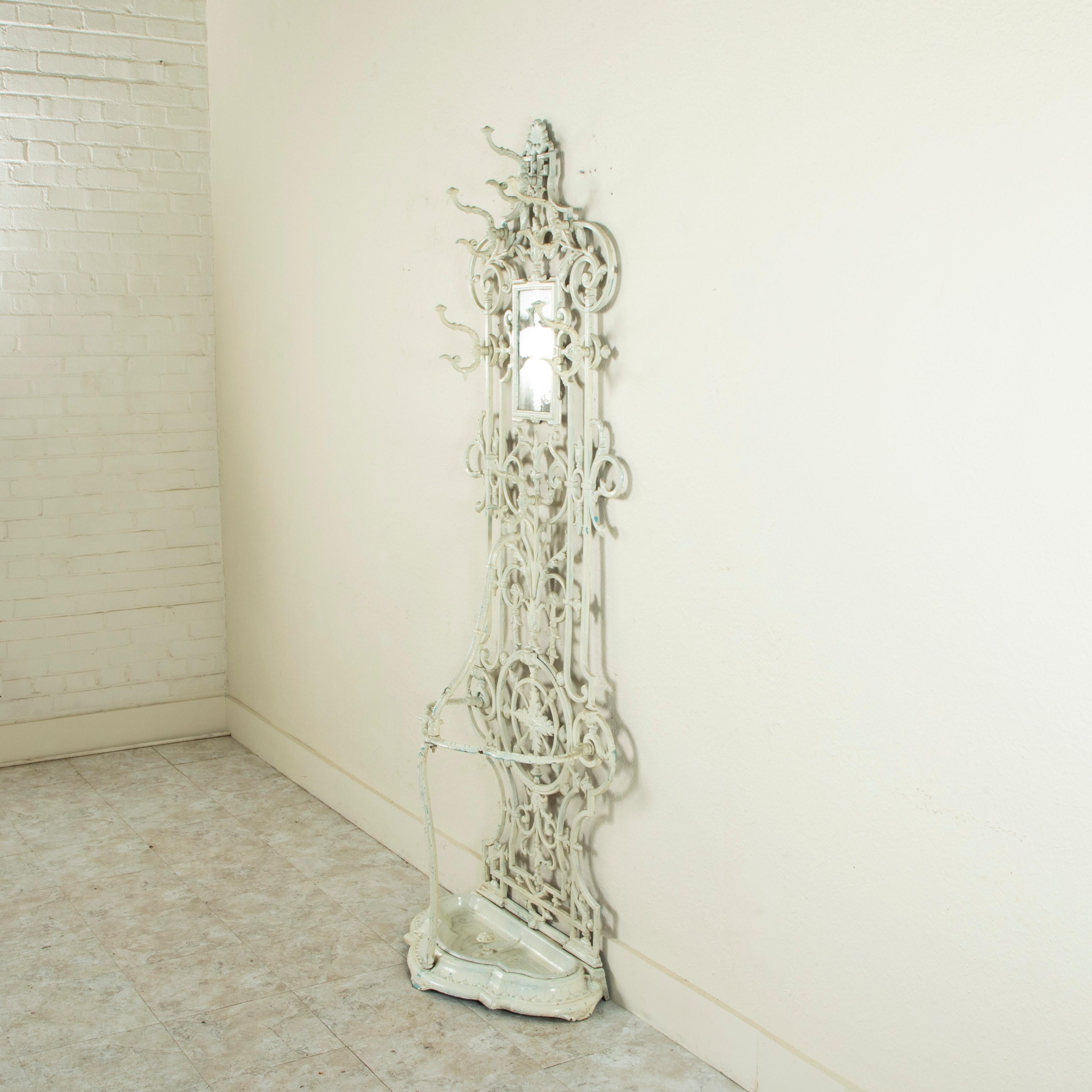 Early 20th Century French Art Nouveau Period Cast Iron Halltree with Five Hooks In Good Condition In Fayetteville, AR