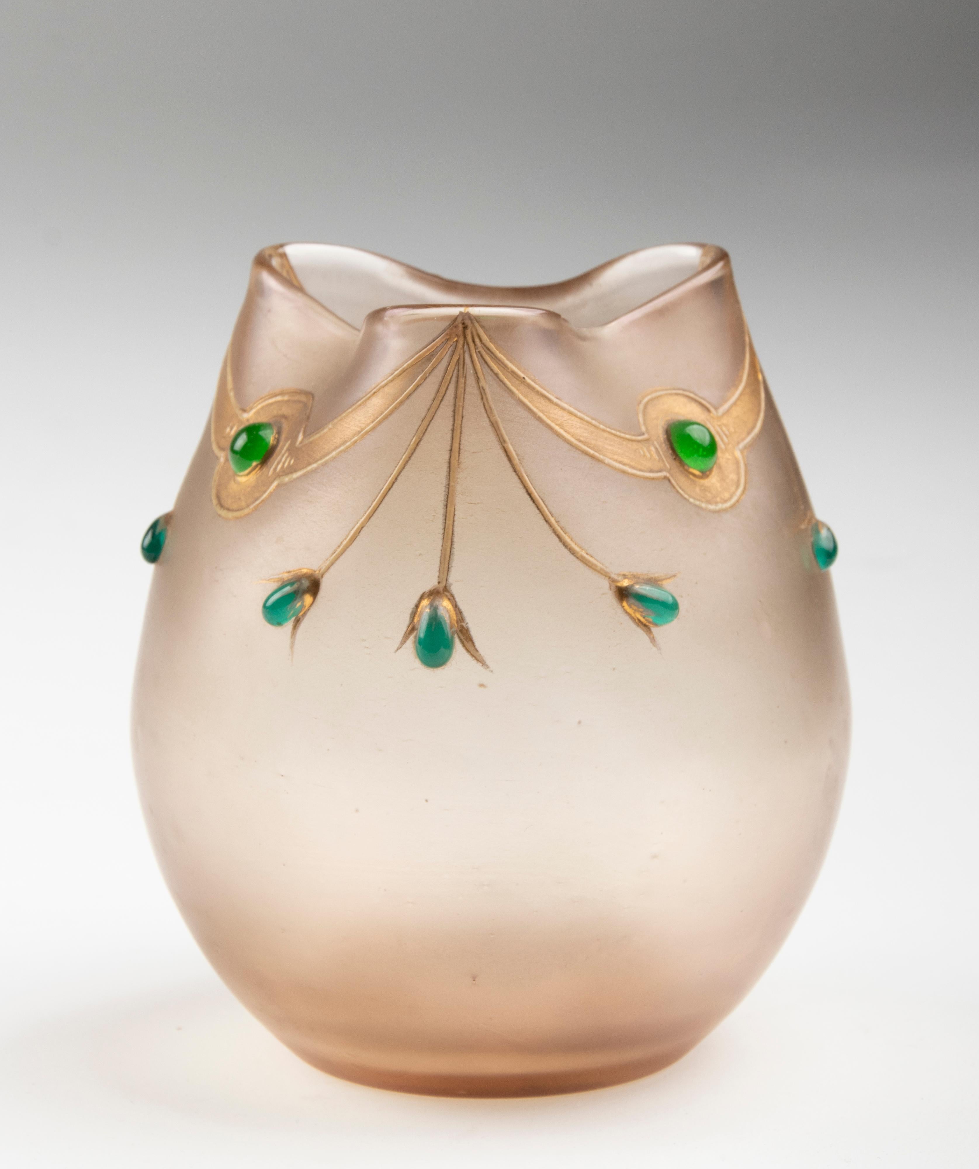 Hand-Crafted Early 20th Century French Art Nouveau Vase Iridescent Glass For Sale