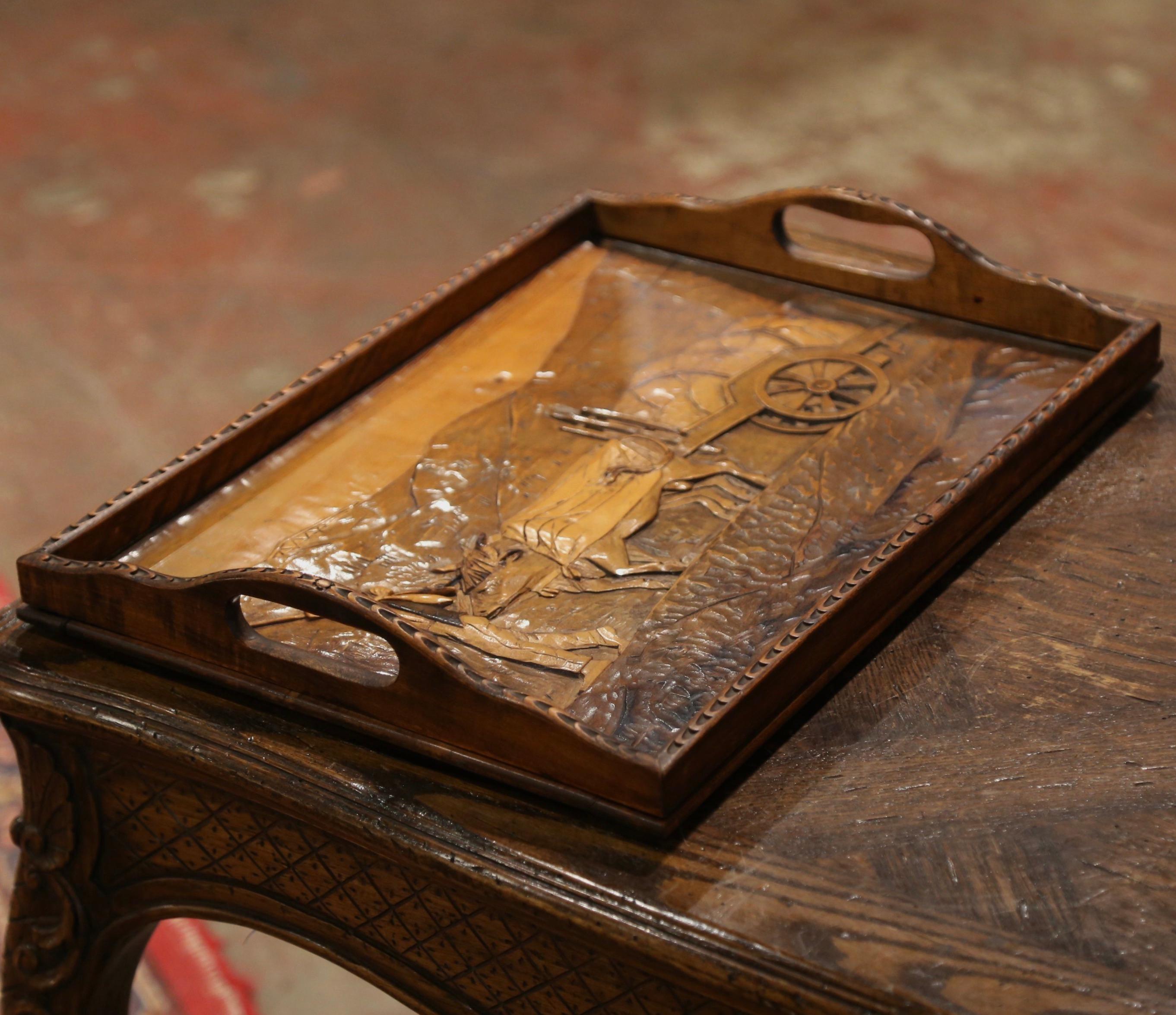 Anfang 20. Jahrhundert Französisch Art Populaire geschnitzt Nussbaum Tablett Tisch mit Glasplatte im Angebot 1