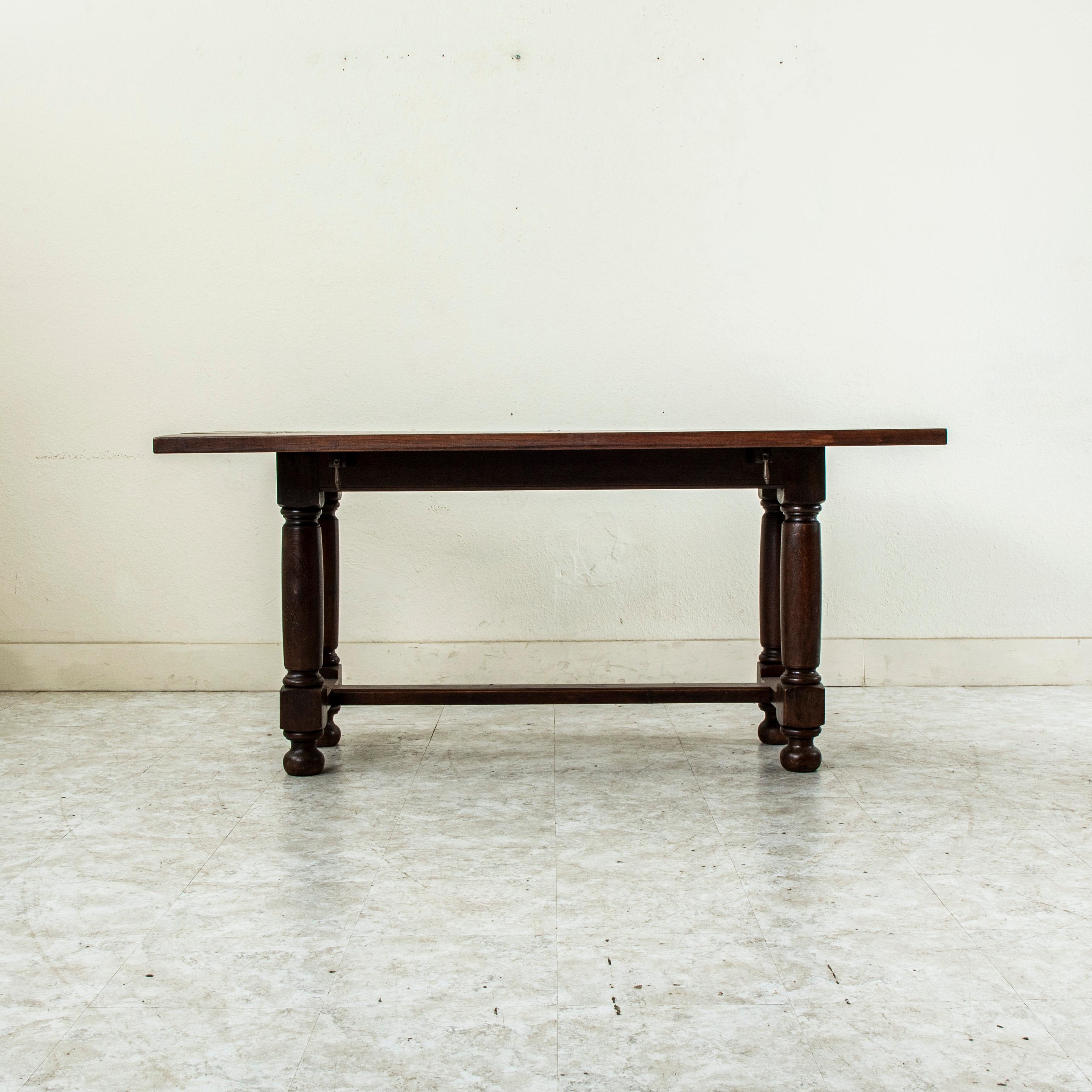 Table de chasse en châtaignier, table de salle à manger, console, début du 20e siècle, fabrication artisanale française en vente 6