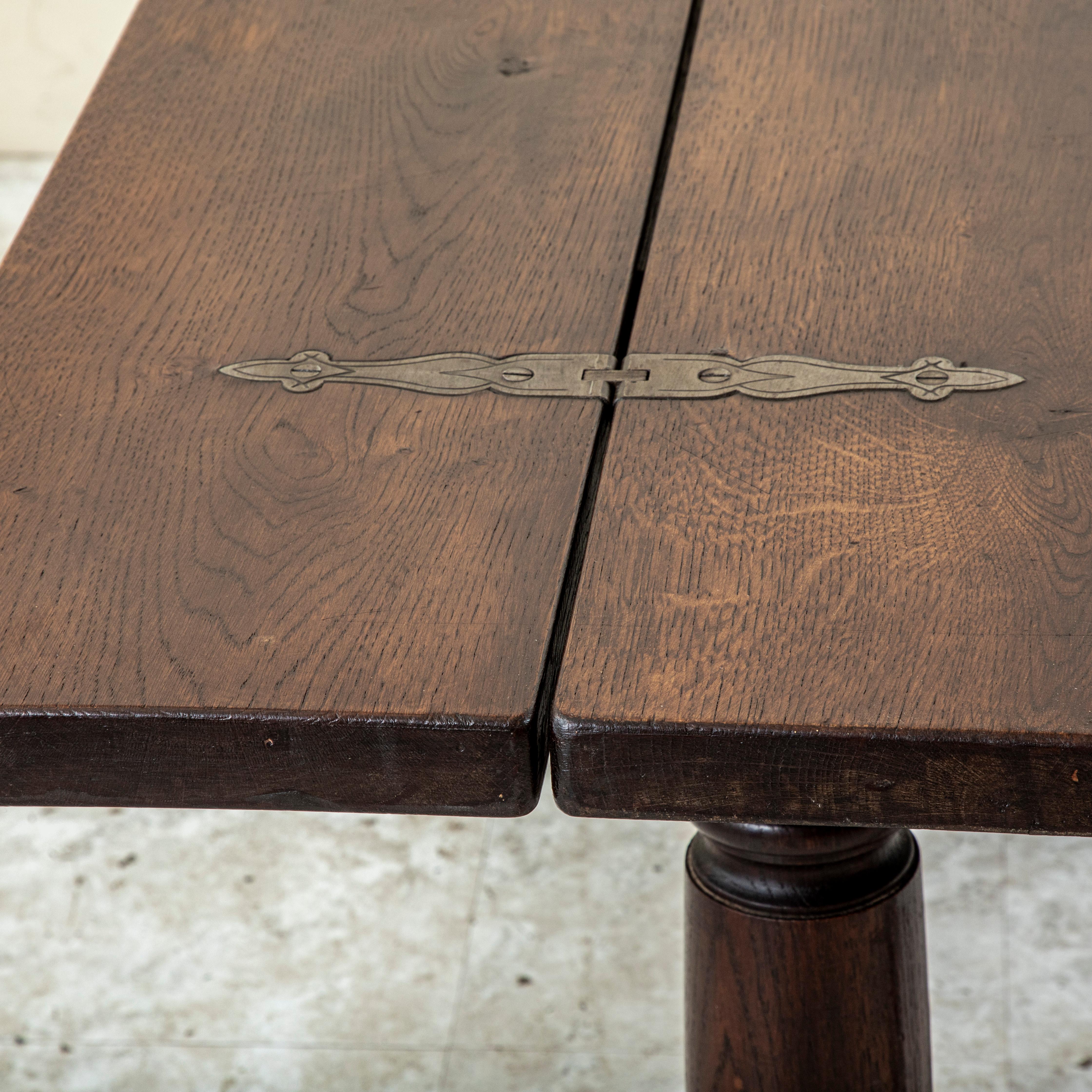 Table de chasse en châtaignier, table de salle à manger, console, début du 20e siècle, fabrication artisanale française en vente 8