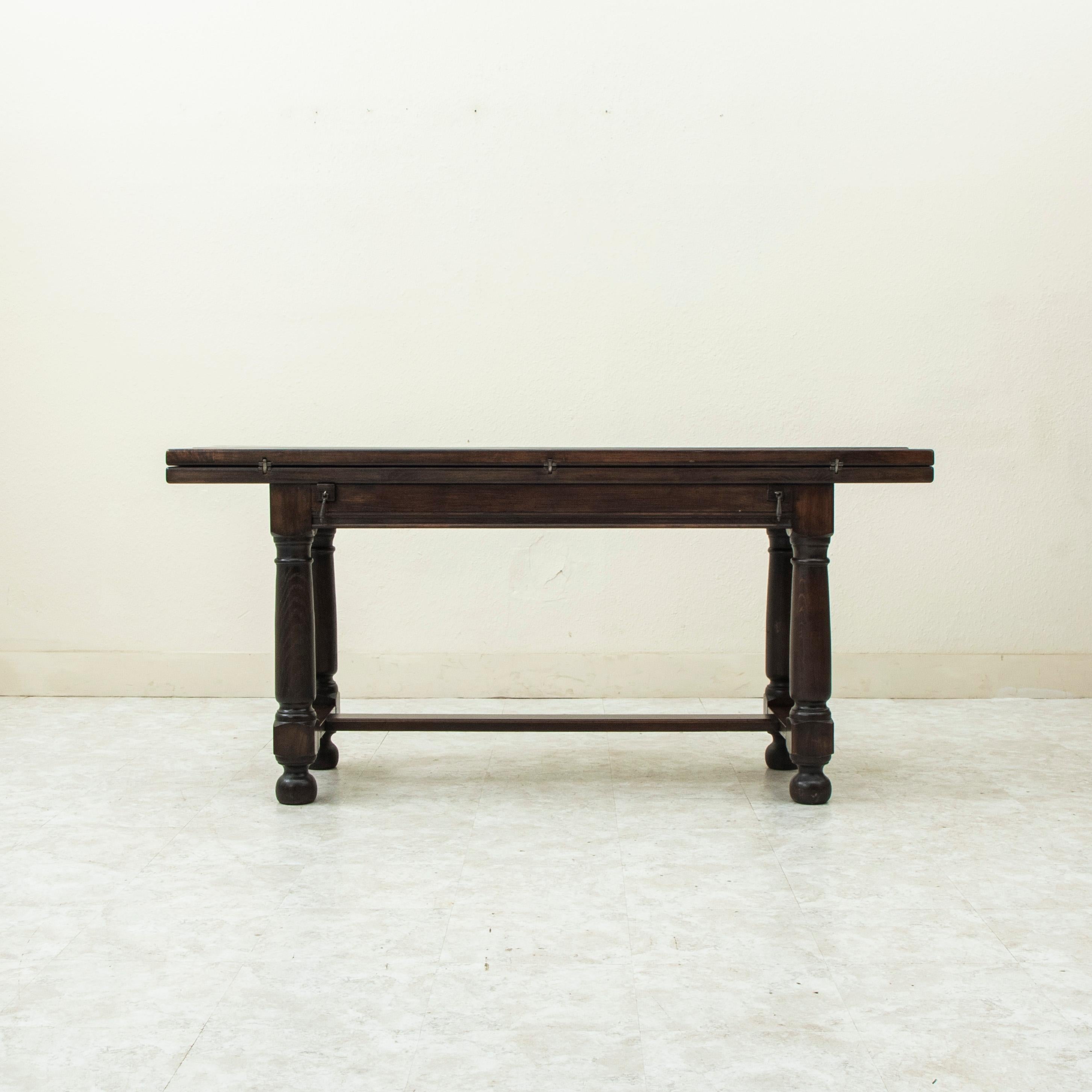 Early 20th Century French Artisan-Made Chestnut Hunt Table, Dining Table Console In Good Condition In Fayetteville, AR