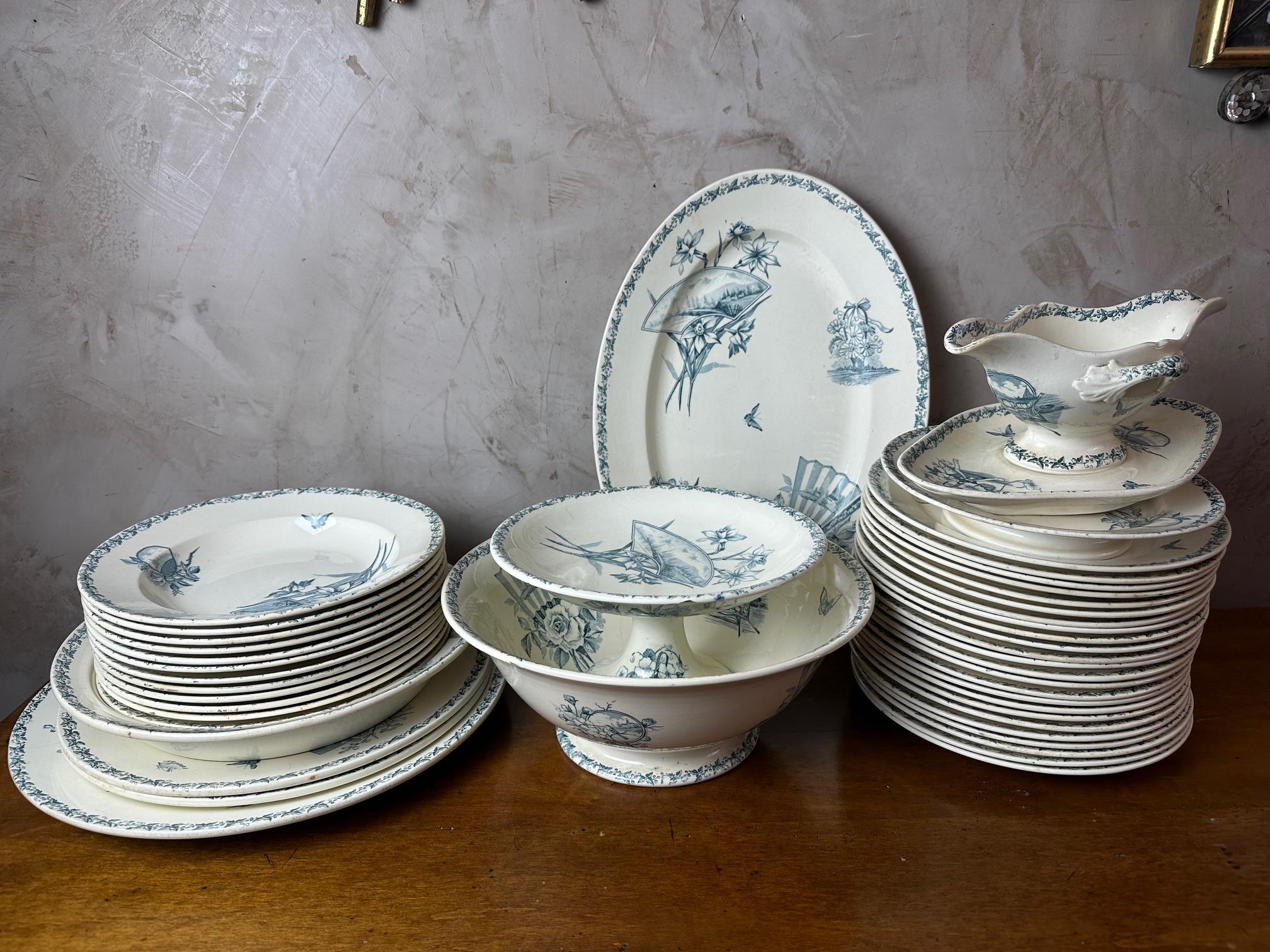 Français Ensemble Badonviller français du début du 20e siècle de 45 vaisselle en faïence, années 1900 en vente