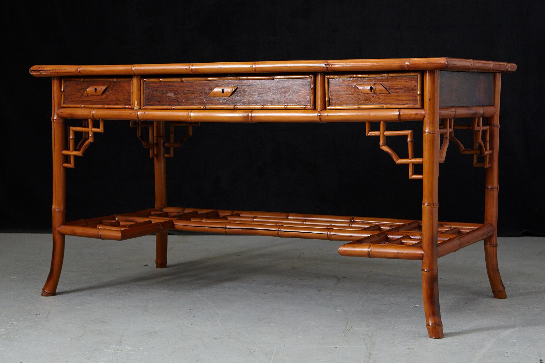 Early 20th Century French Bamboo Desk with Drawers and Leather Top, circa 1920s In Good Condition In Pau, FR