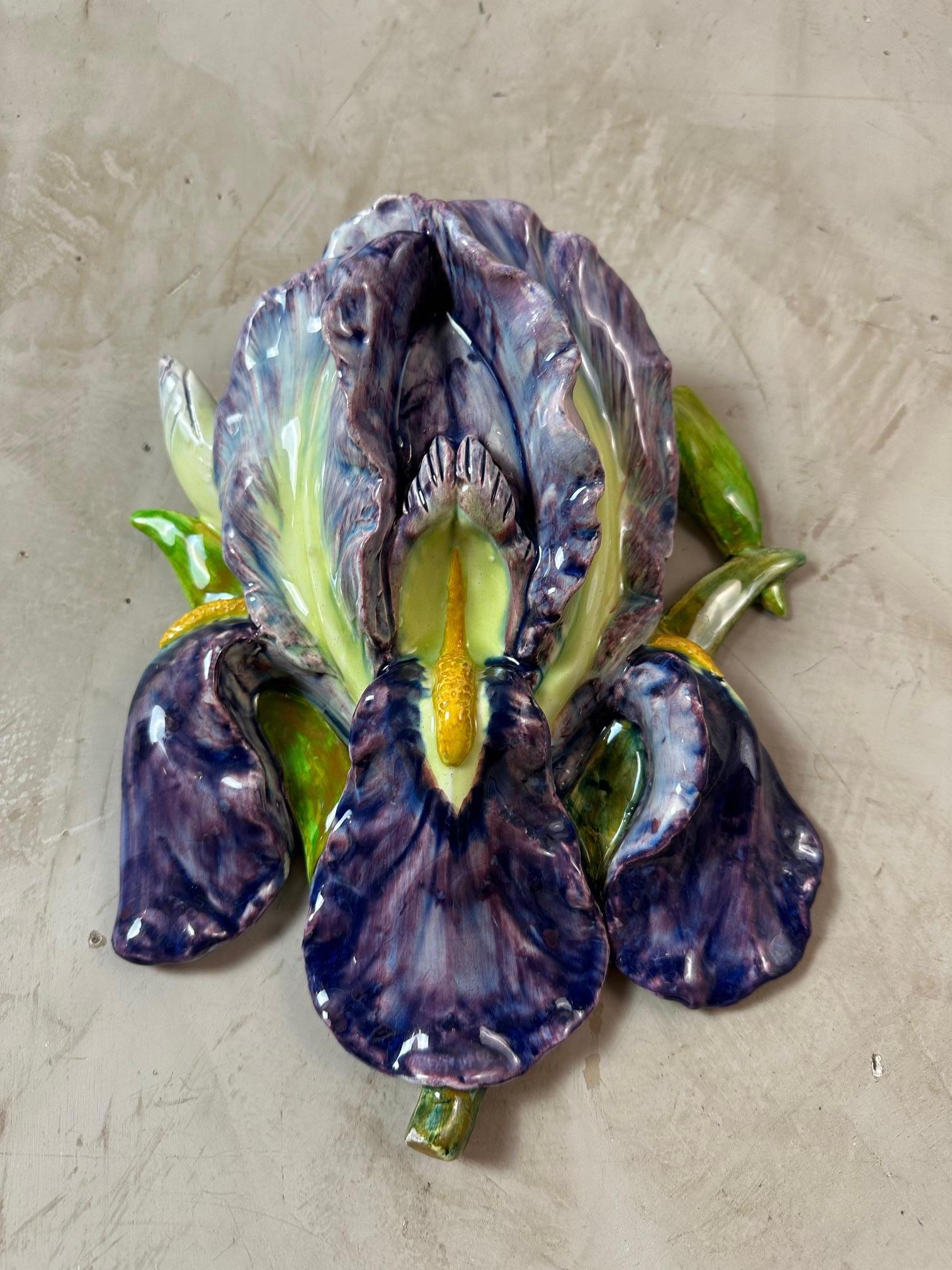 Florero de pared francés de barbotina de principios del siglo XX, 1900 en Bueno estado para la venta en LEGNY, FR