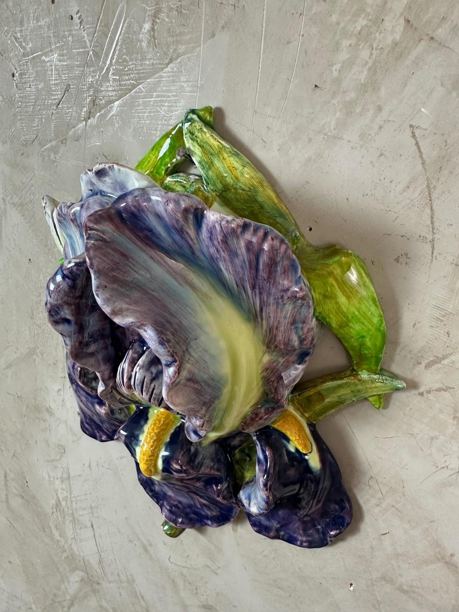 Florero de pared francés de barbotina de principios del siglo XX, 1900 en venta 1