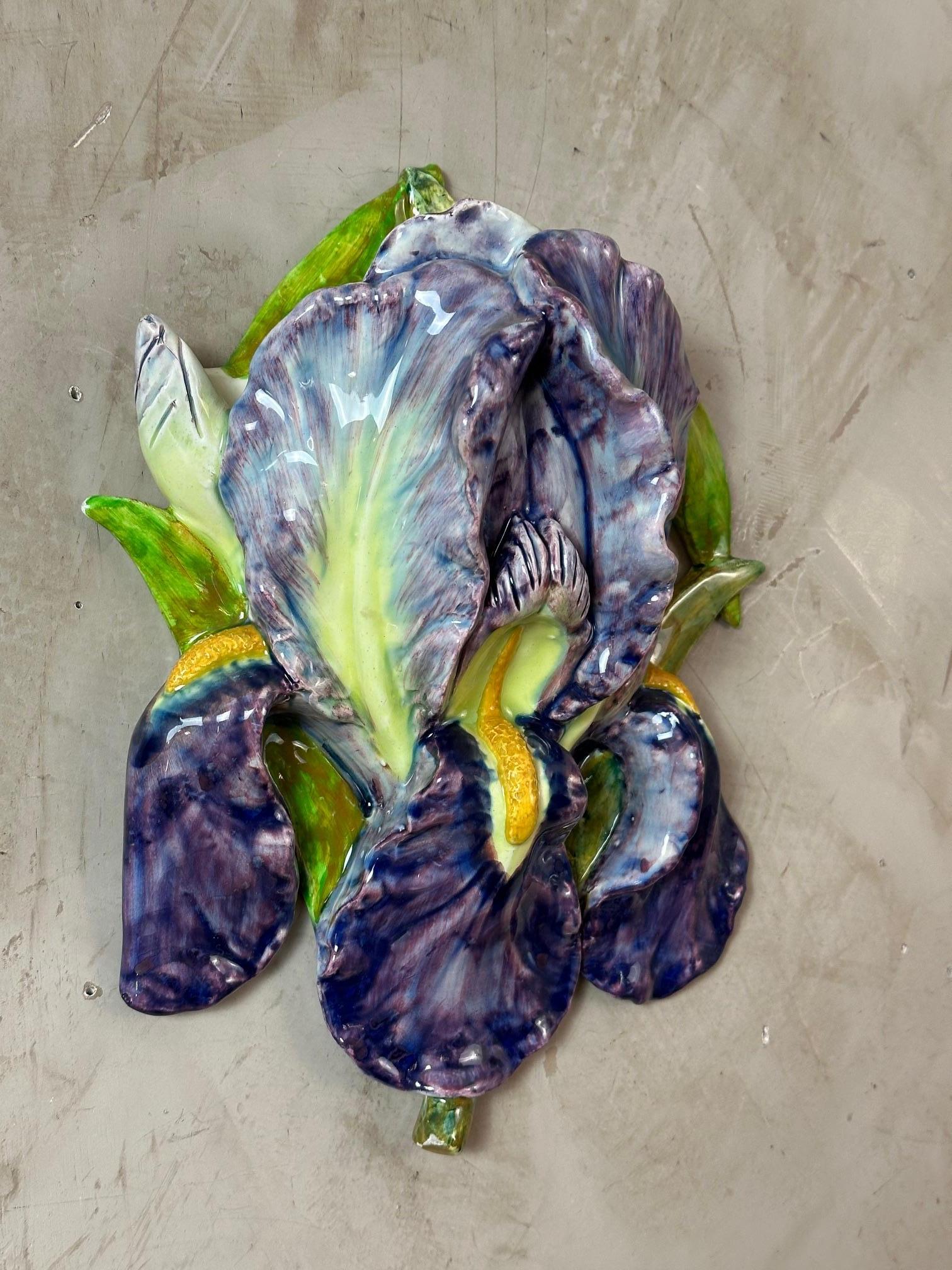 Florero de pared francés de barbotina de principios del siglo XX, 1900 en venta 2