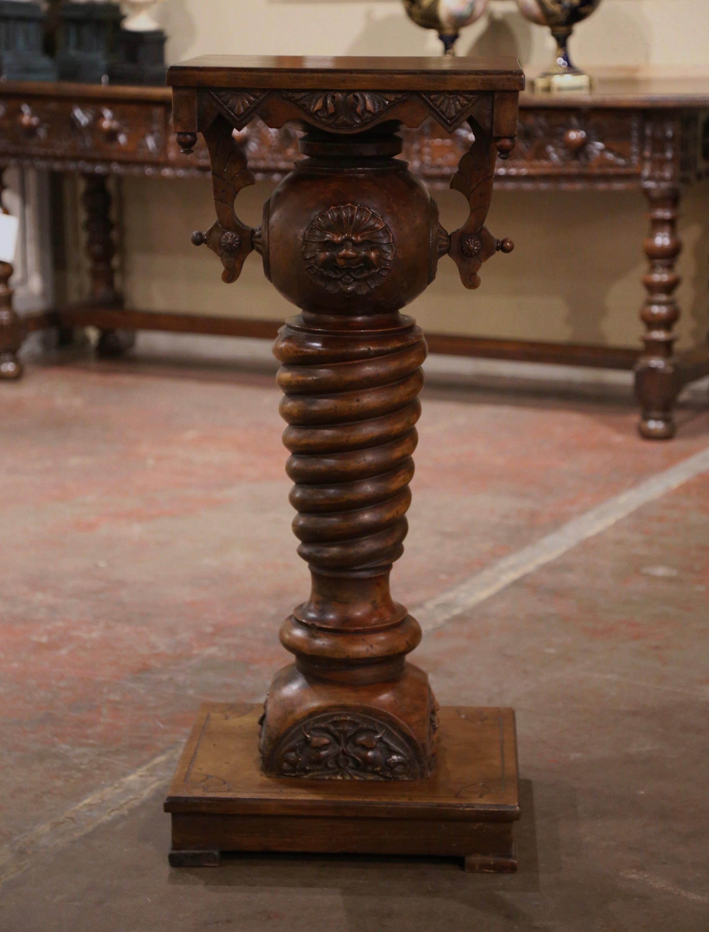 Display a bust or a flower vase on this elegant, antique pedestal. Crafted in Southern France circa 1920 and built of mahogany, the column sits on a thick decorative rectangular plinth ending with bracket feet. The pedestal features a hand carved