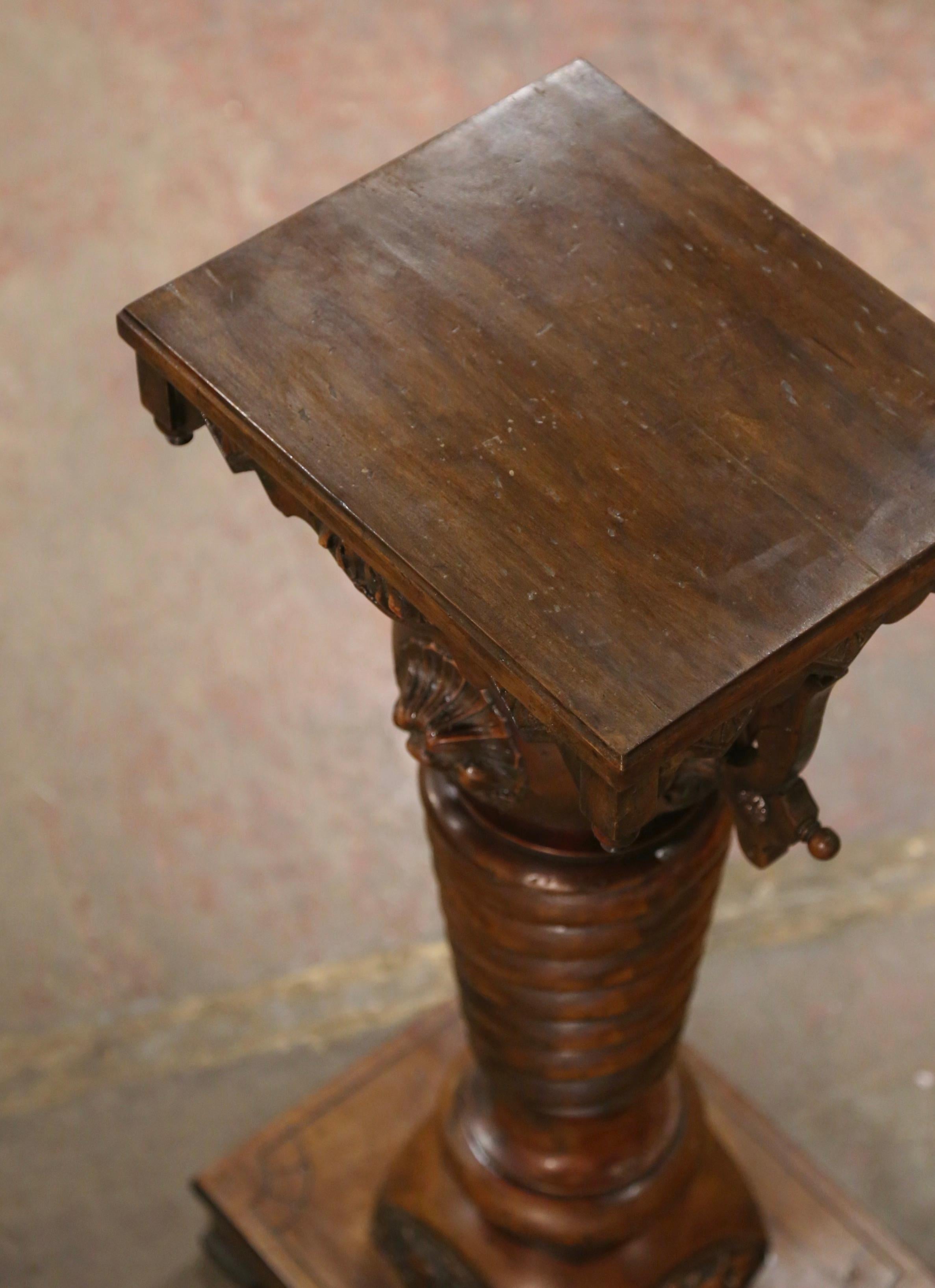 Early 20th Century French Baroque Carved Mahogany Barley Twist Pedestal Table In Excellent Condition For Sale In Dallas, TX