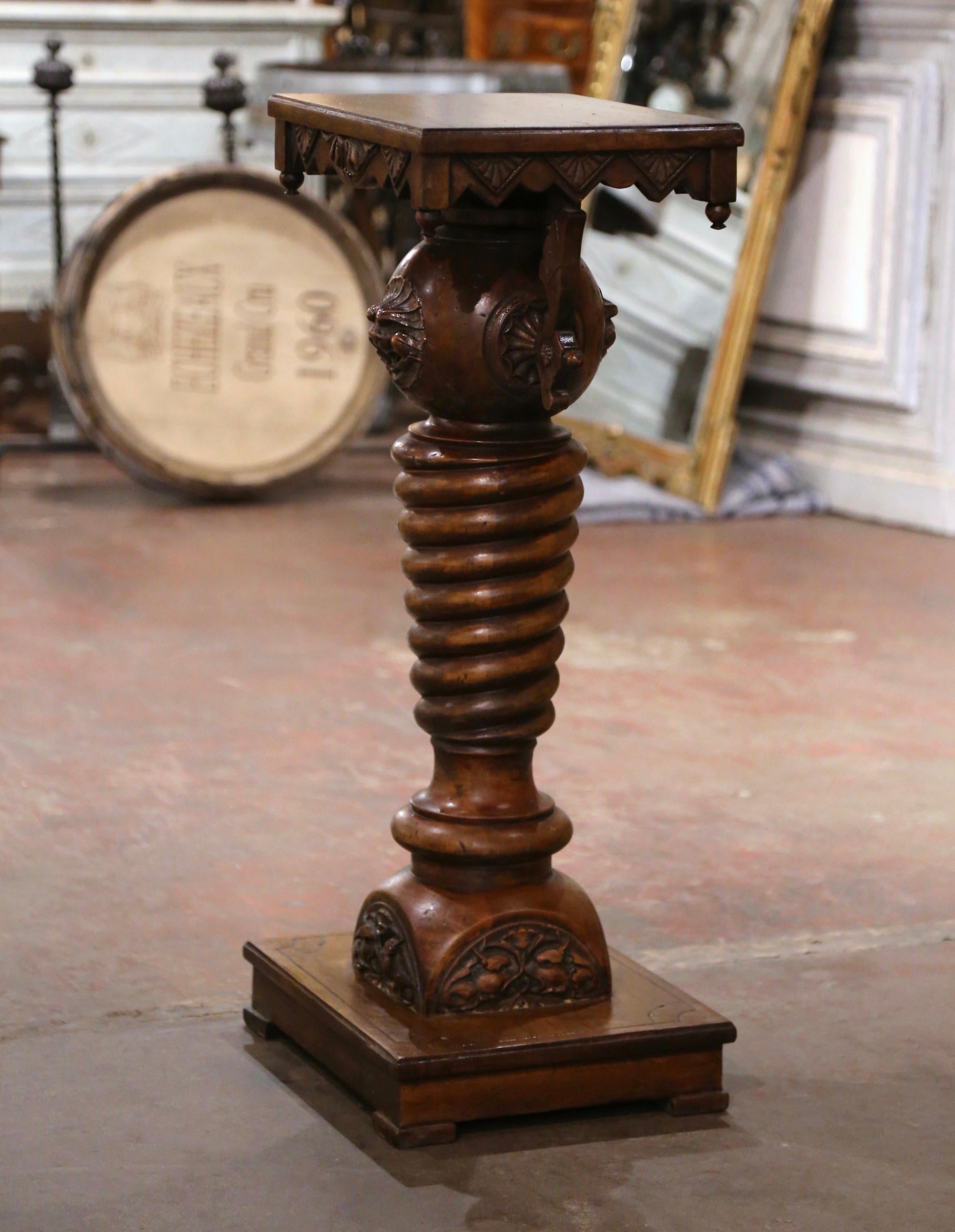 Early 20th Century French Baroque Carved Mahogany Barley Twist Pedestal Table For Sale 2