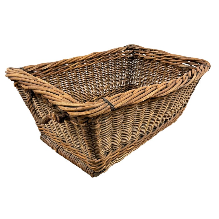 Early 20th Century French Basket In Good Condition For Sale In Chicago, IL