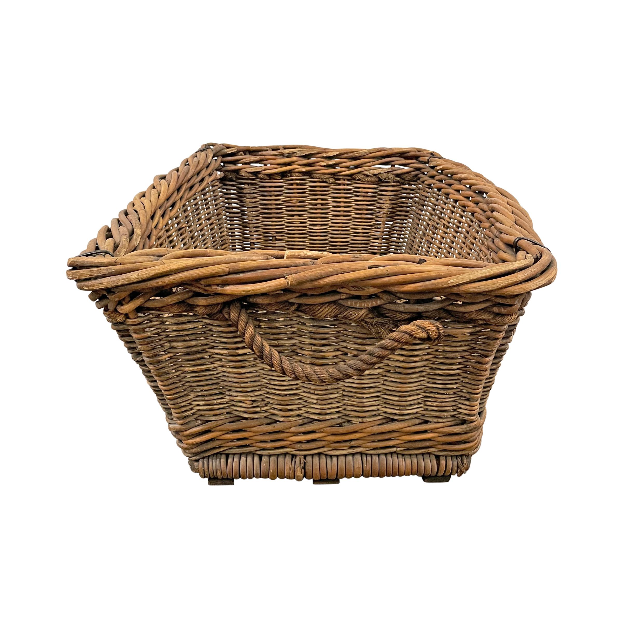 Early 20th Century French Basket For Sale 1