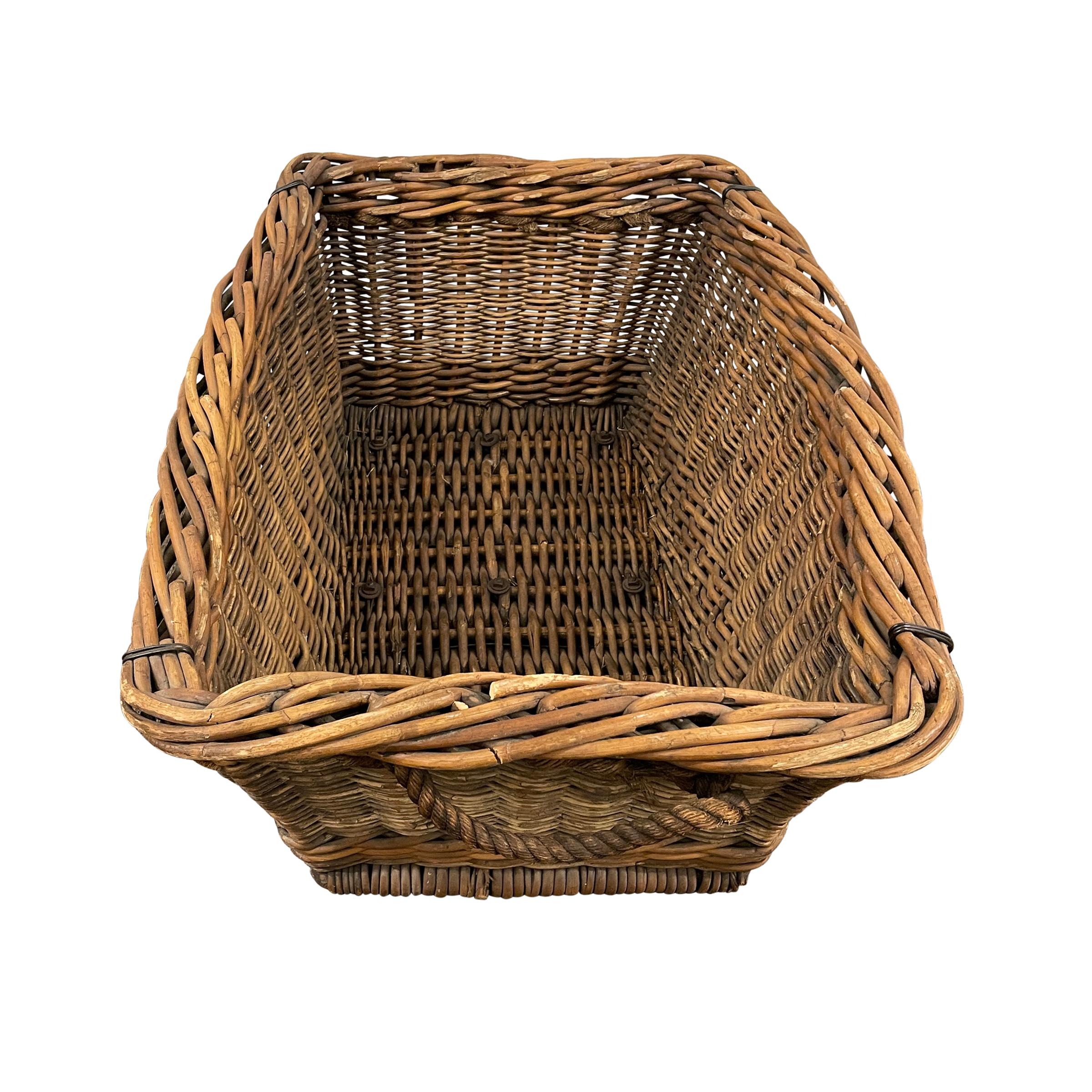 Early 20th Century French Basket For Sale 2