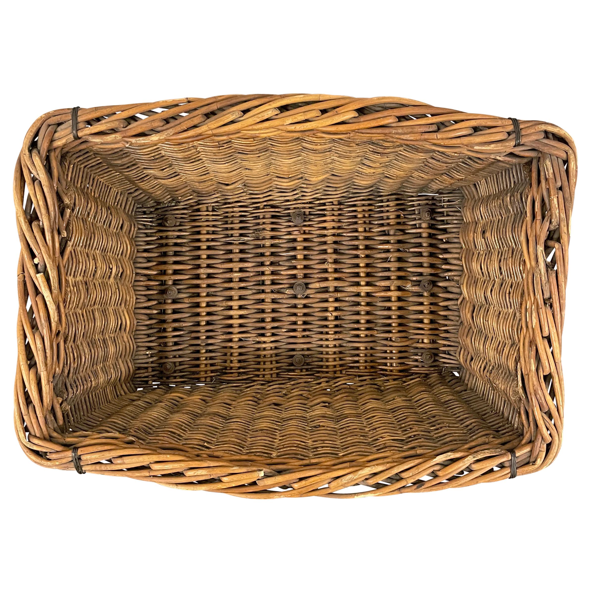 Early 20th Century French Basket For Sale 3