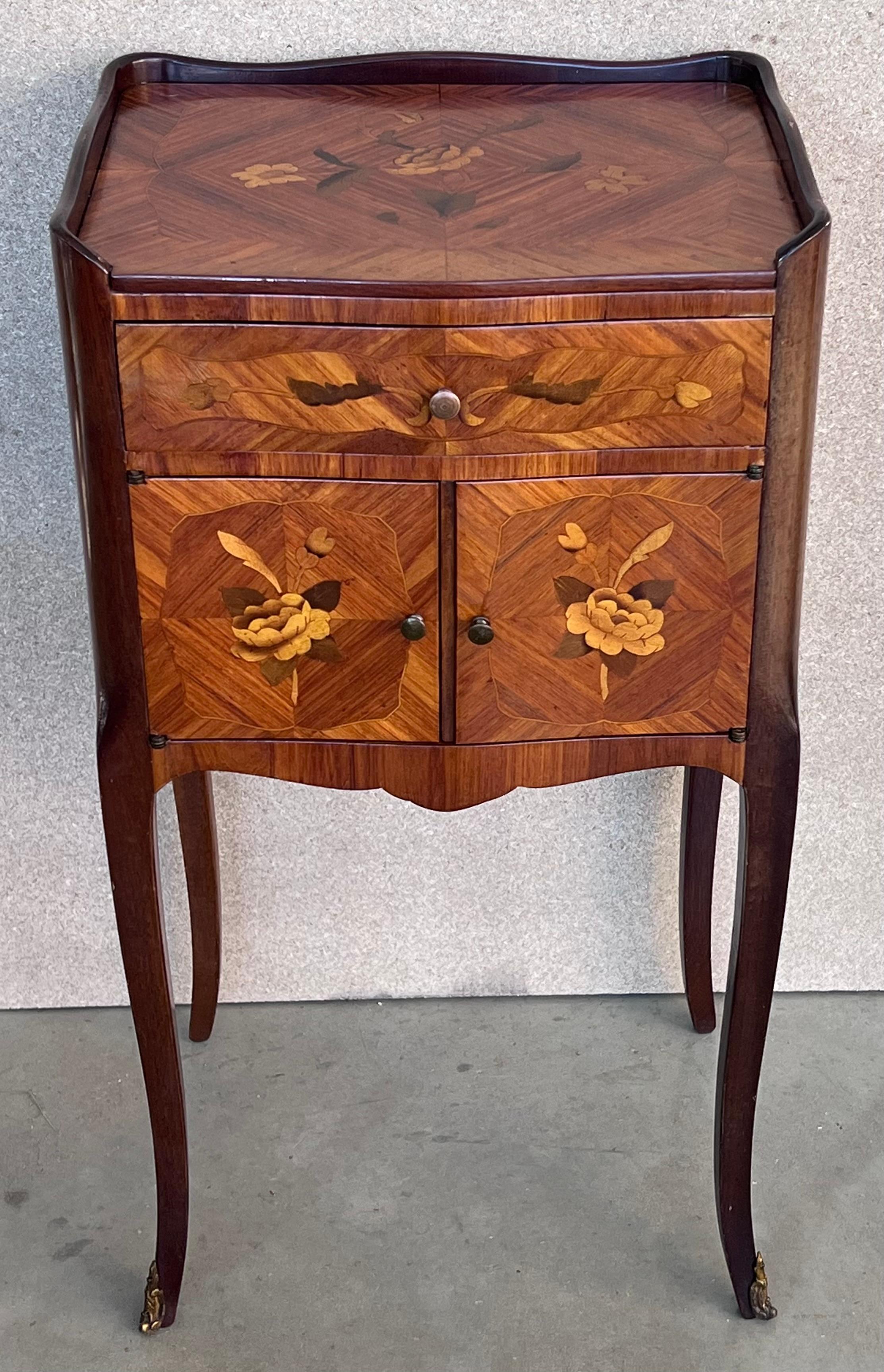 French Provincial Early 20th Century French Bedside Tables or Nightstands in Marquetry and Bronze