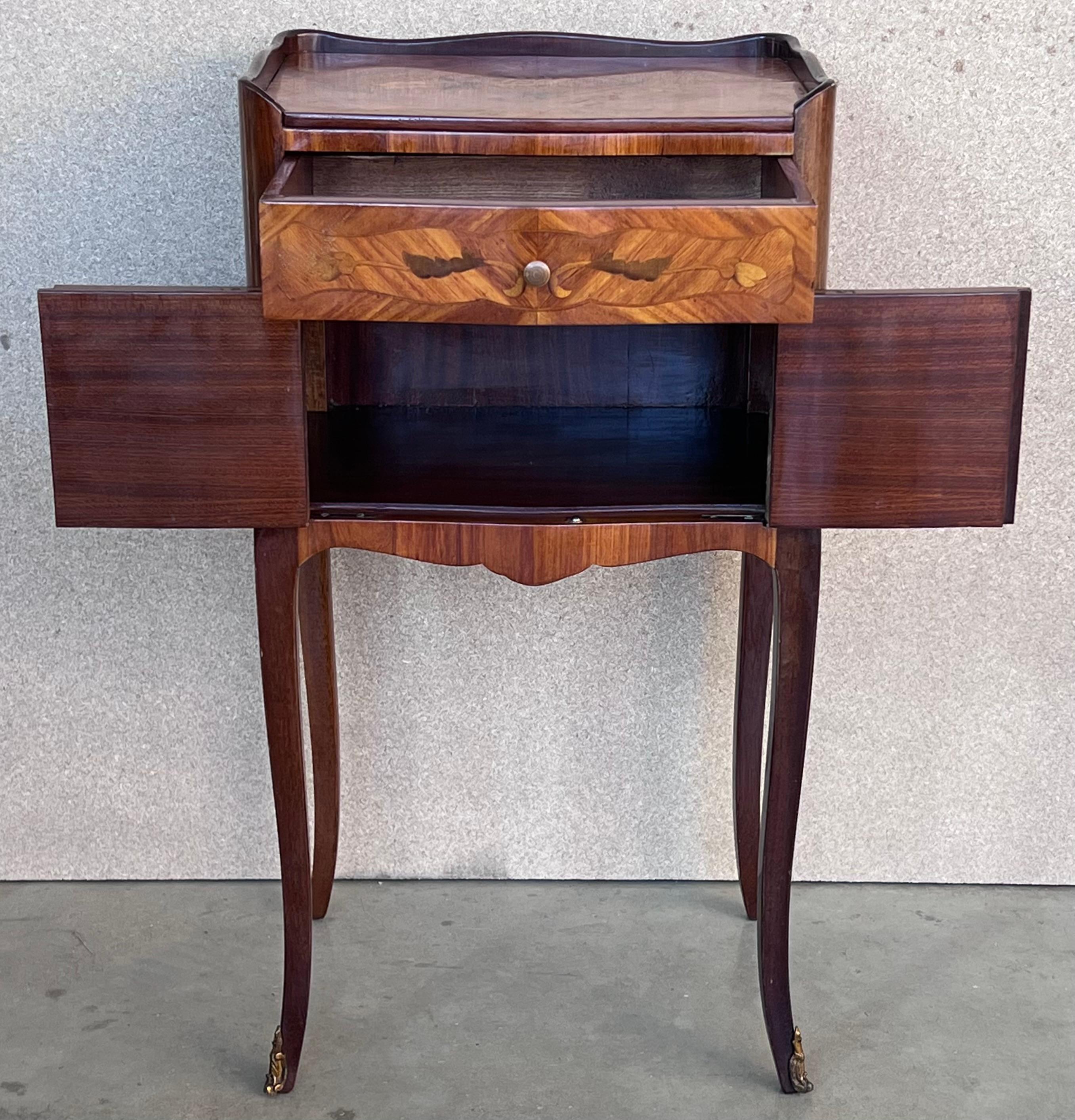 Early 20th Century French Bedside Tables or Nightstands in Marquetry and Bronze 3