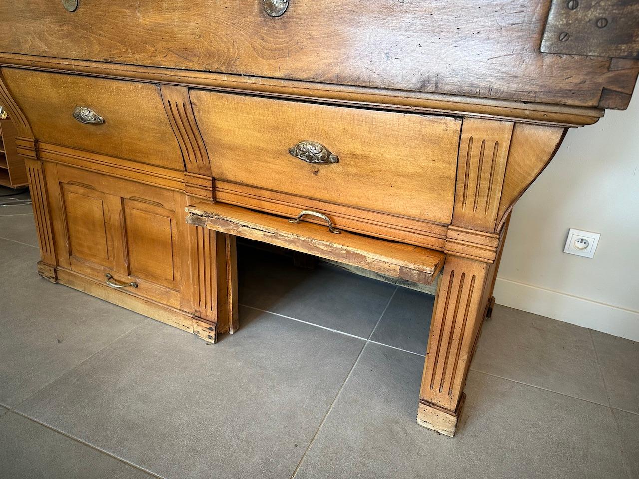 Early 20th century French Beech and Metal Butcher Block, 1900s For Sale 8