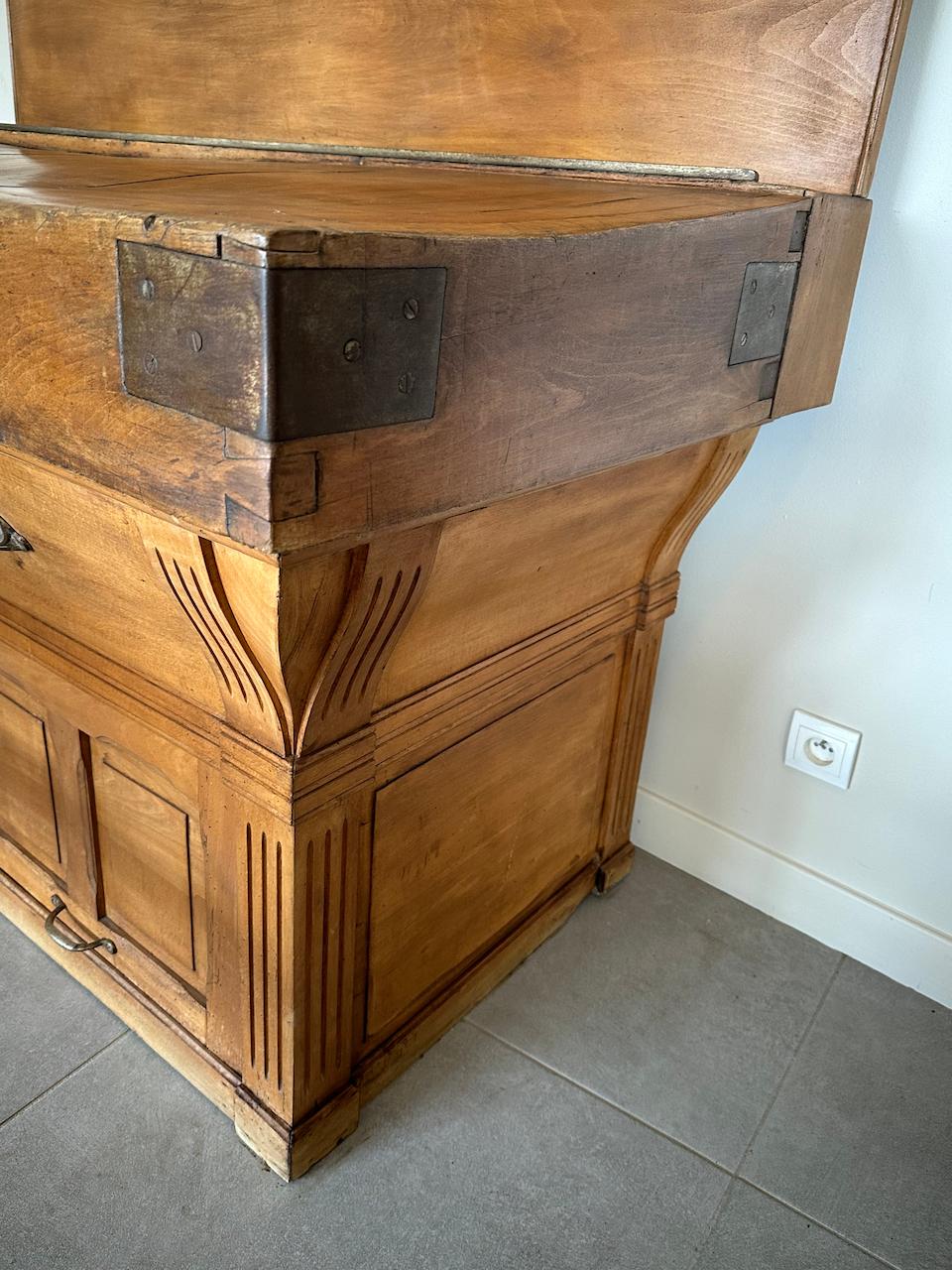 Early 20th century French Beech and Metal Butcher Block, 1900s For Sale 13