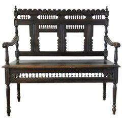 Französische Bank des frühen 20. Jahrhunderts Provincial Chestnut Open-Arm Settle:: um 1910