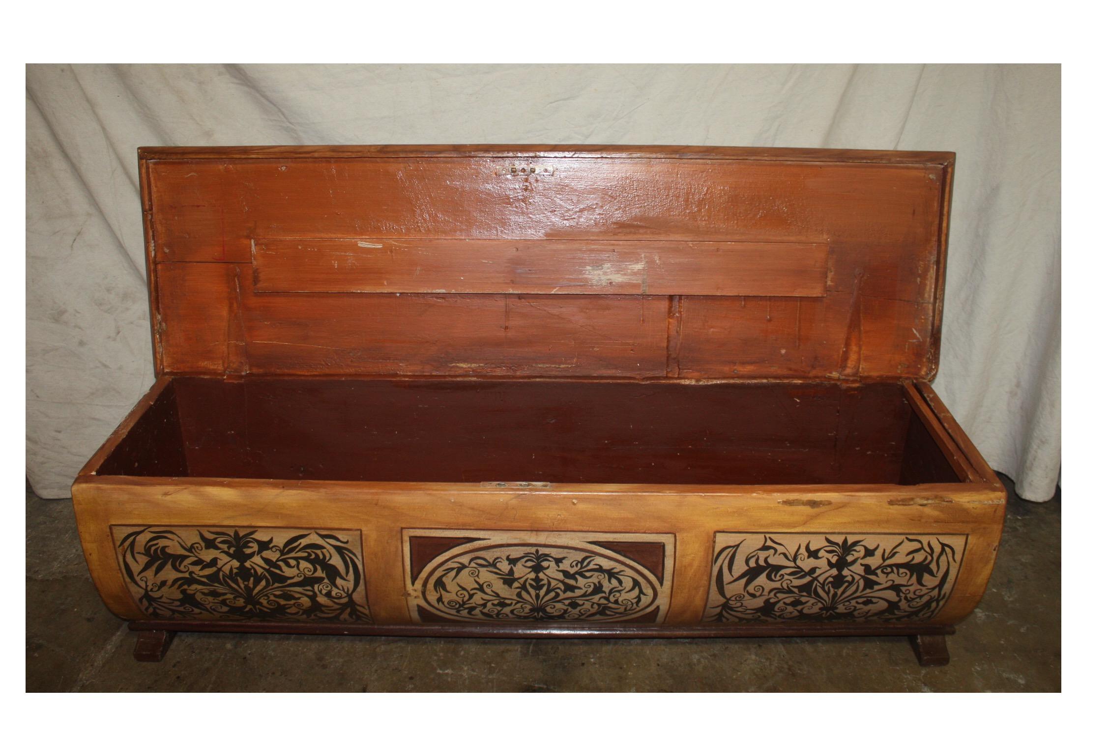 Early 20th Century French Bench Trunk For Sale 3