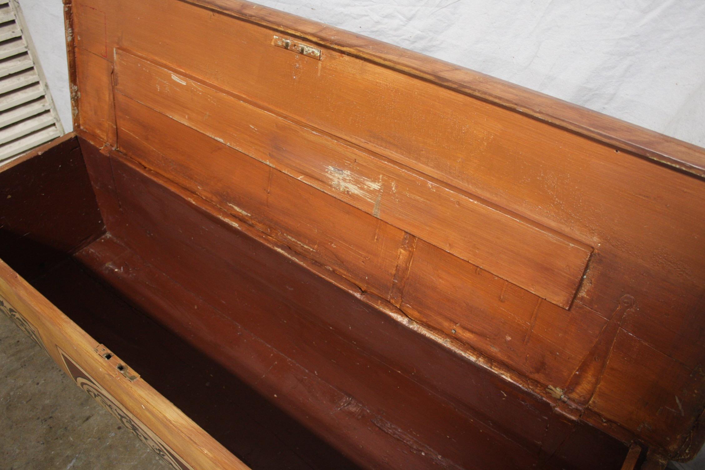 Early 20th Century French Bench Trunk For Sale 4