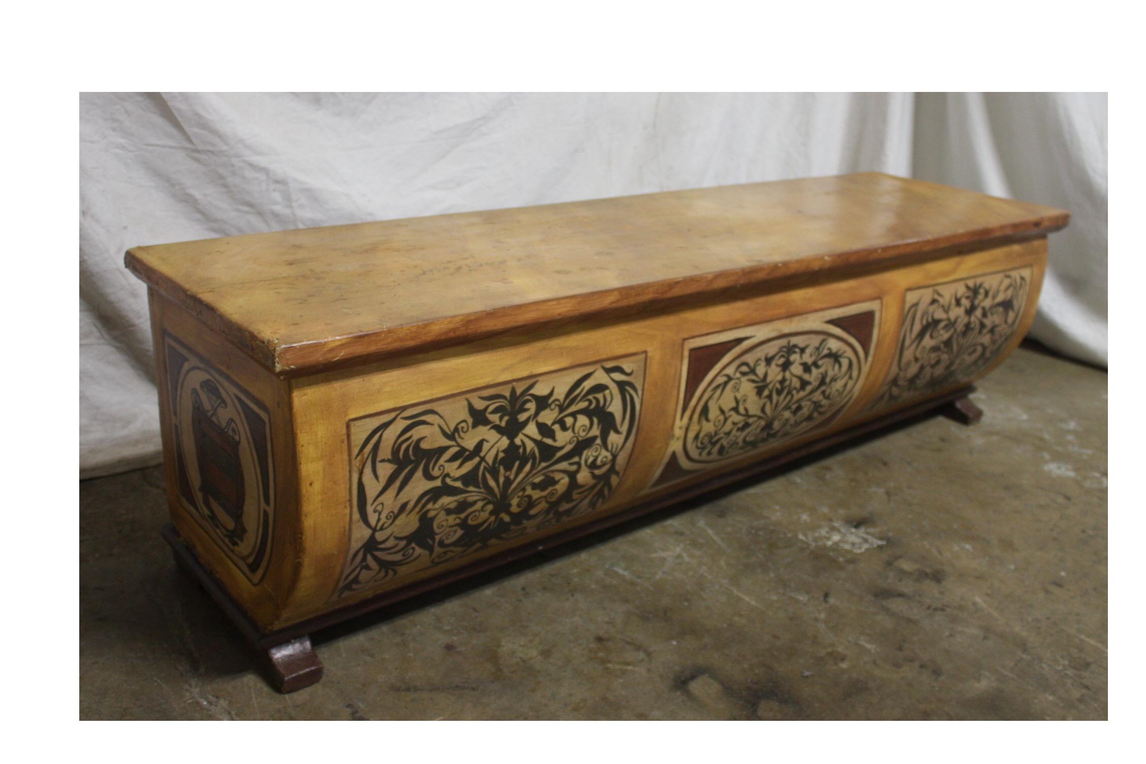 Early 20th Century French Bench Trunk 1