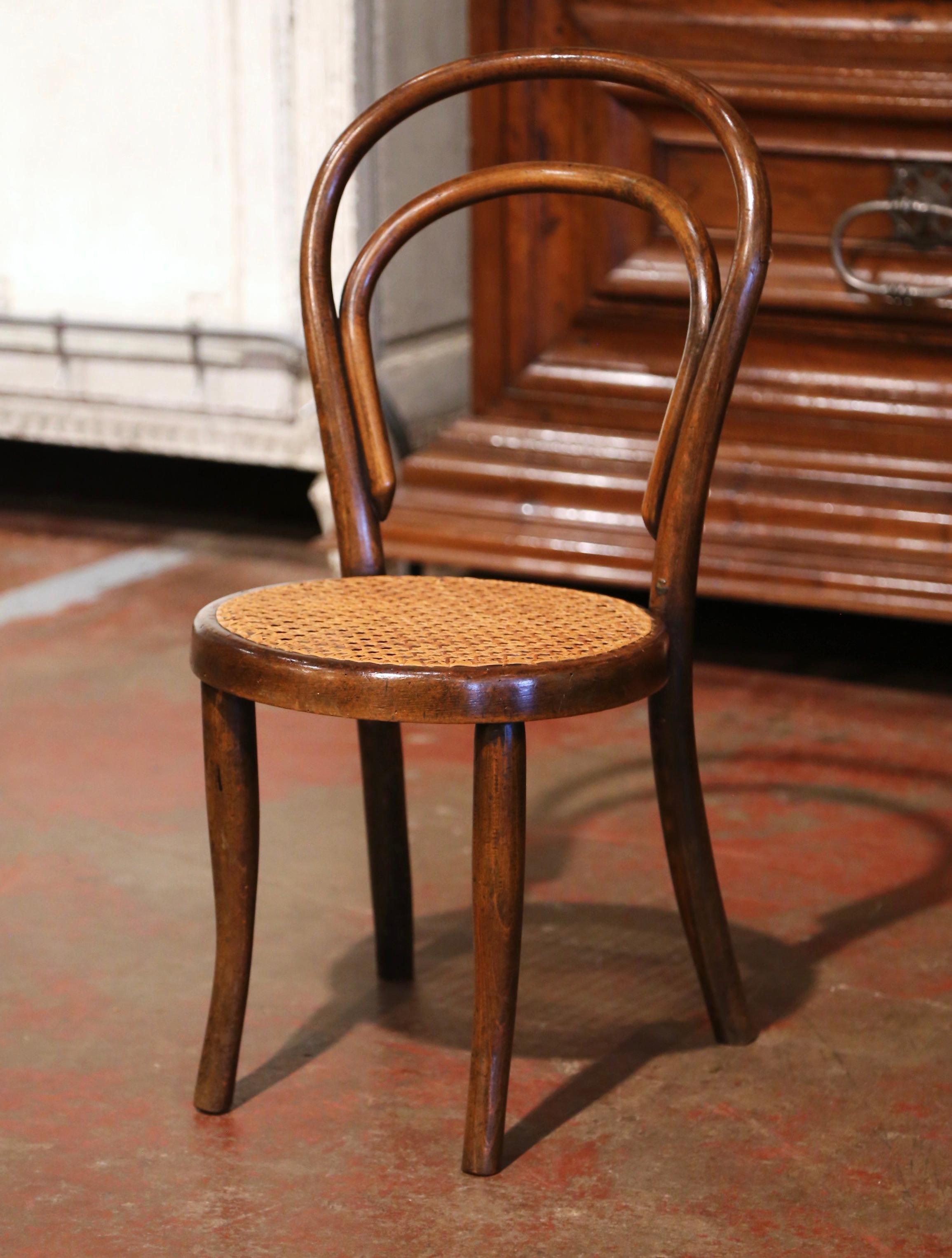 Decorate a kid's room with this antique Art Deco child chair. Crafted in France circa 1920 in the matter of Michael Thonet (1796-1871), and made of bentwood, the baby chair stands on four curved legs, and features a double rounded back and a