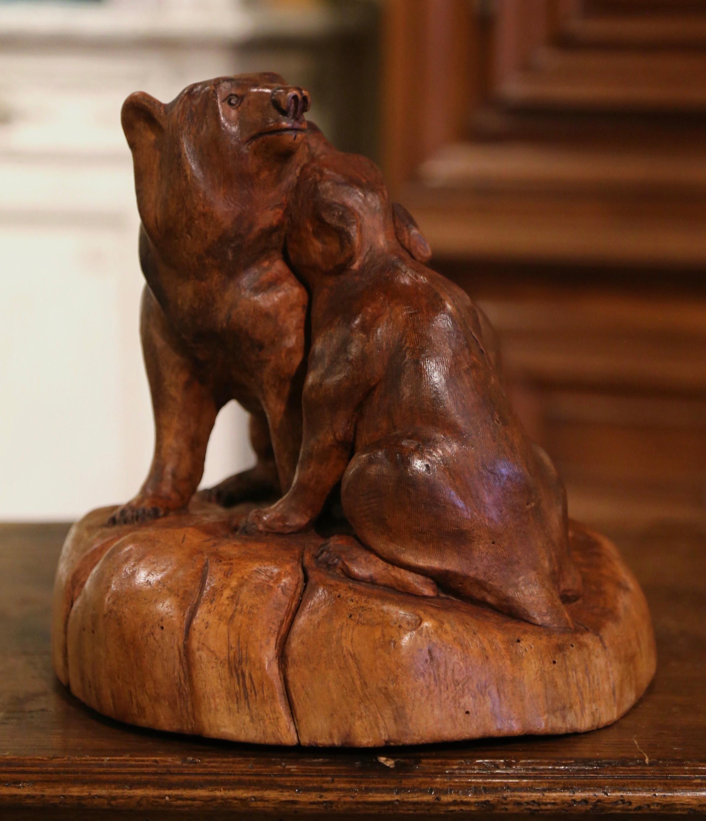 Early 20th Century French Black Forest Carved Walnut Bear Sculpture Composition In Excellent Condition For Sale In Dallas, TX