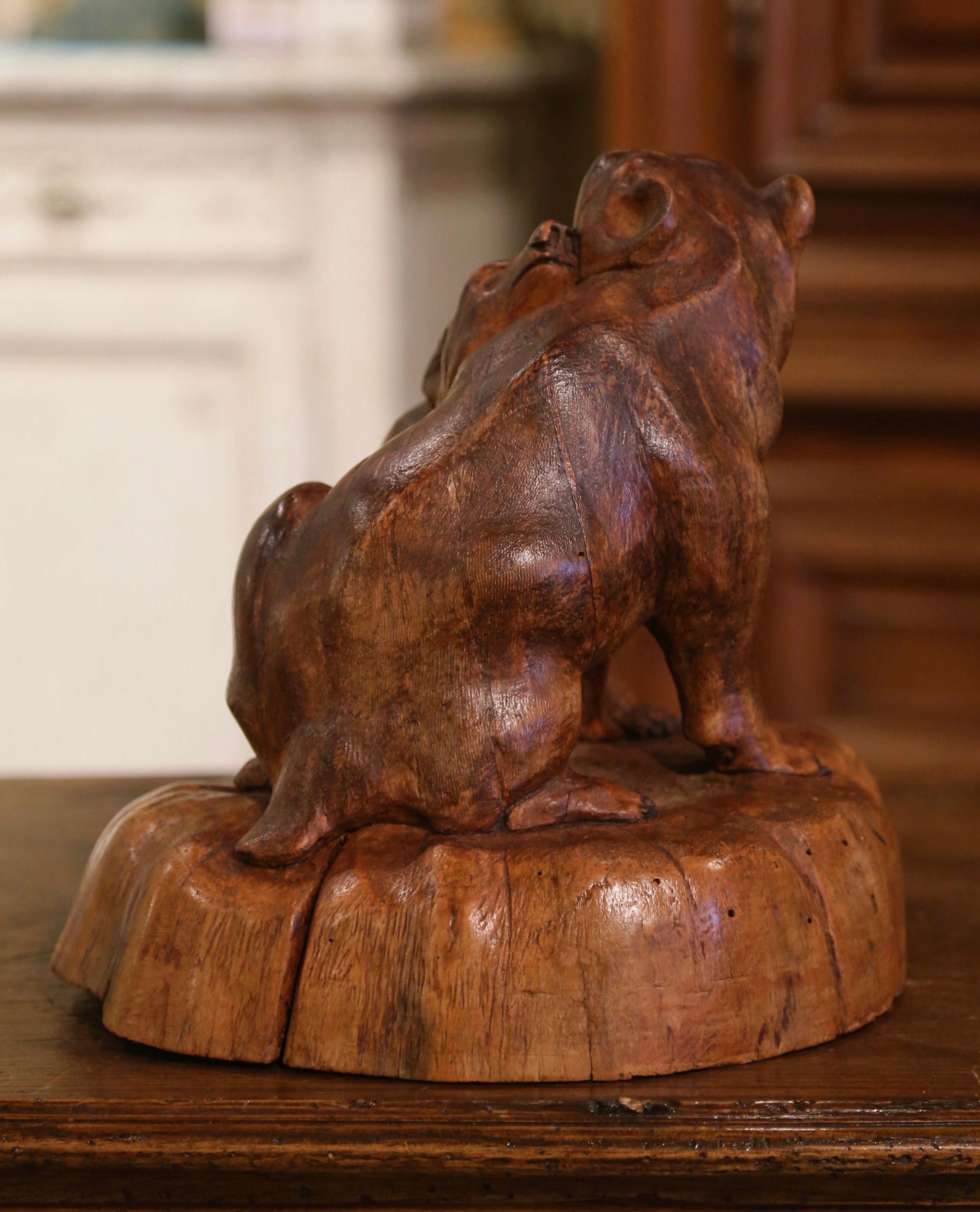 Early 20th Century French Black Forest Carved Walnut Bear Sculpture Composition For Sale 2