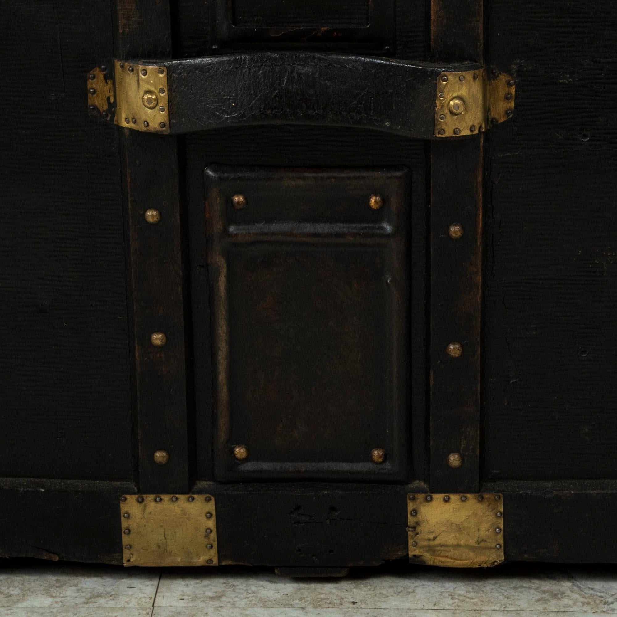 Early 20th Century French Black Leather Steam Trunk with Brass, circa 1900 13