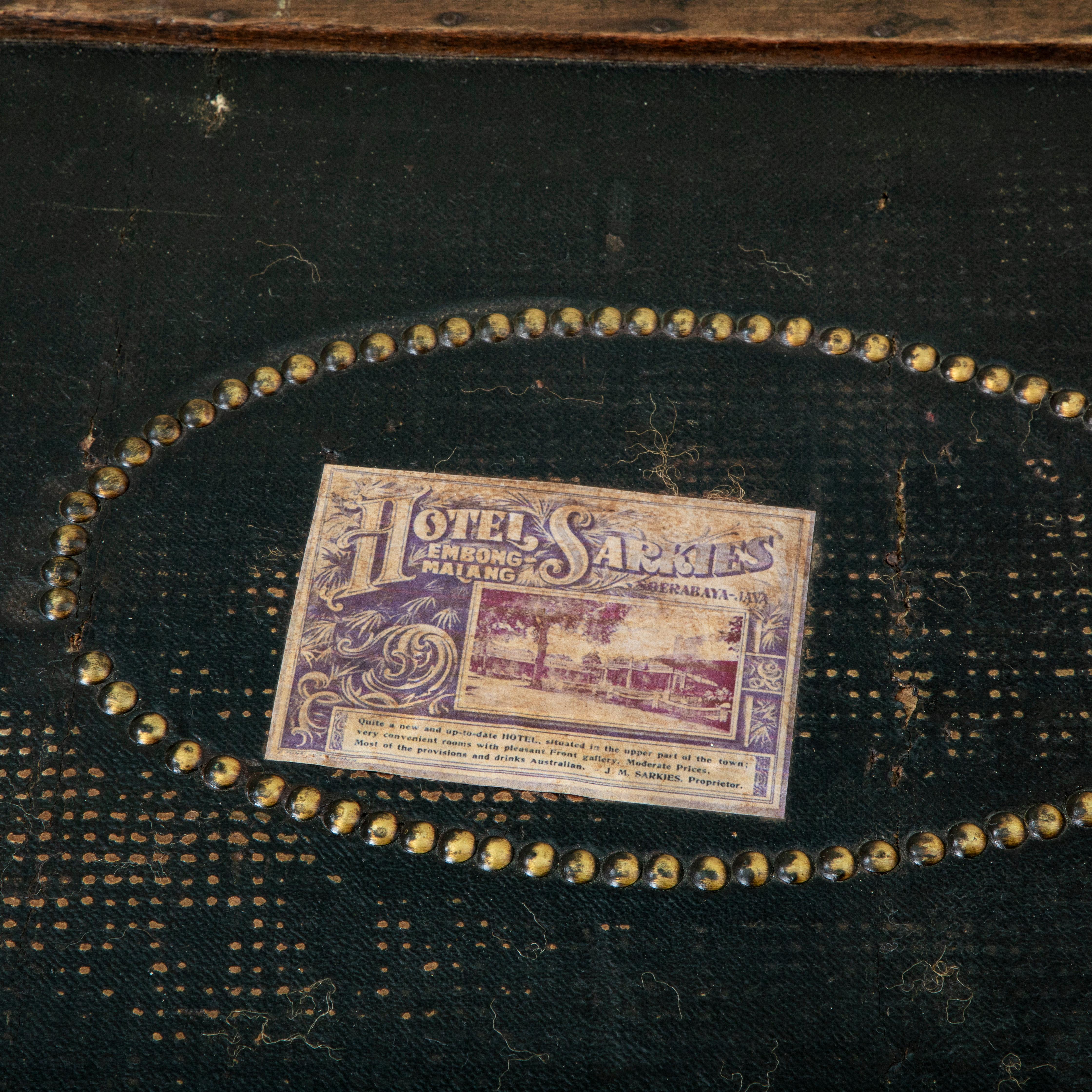 Early 20th Century French Black Leather Steamer Trunk with Brass Detailing For Sale 8