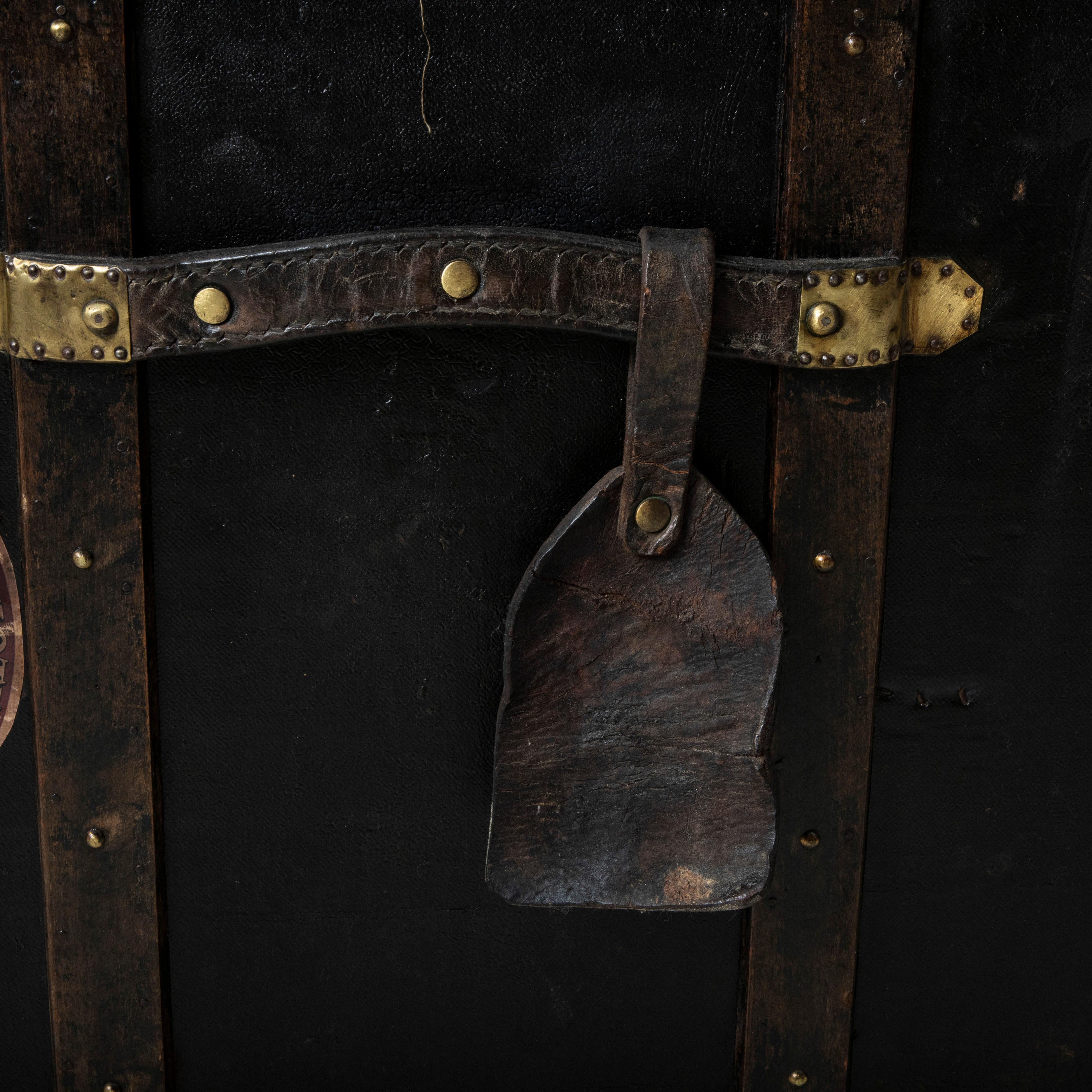 Early 20th Century French Black Leather Steamer Trunk with Brass Detailing For Sale 14