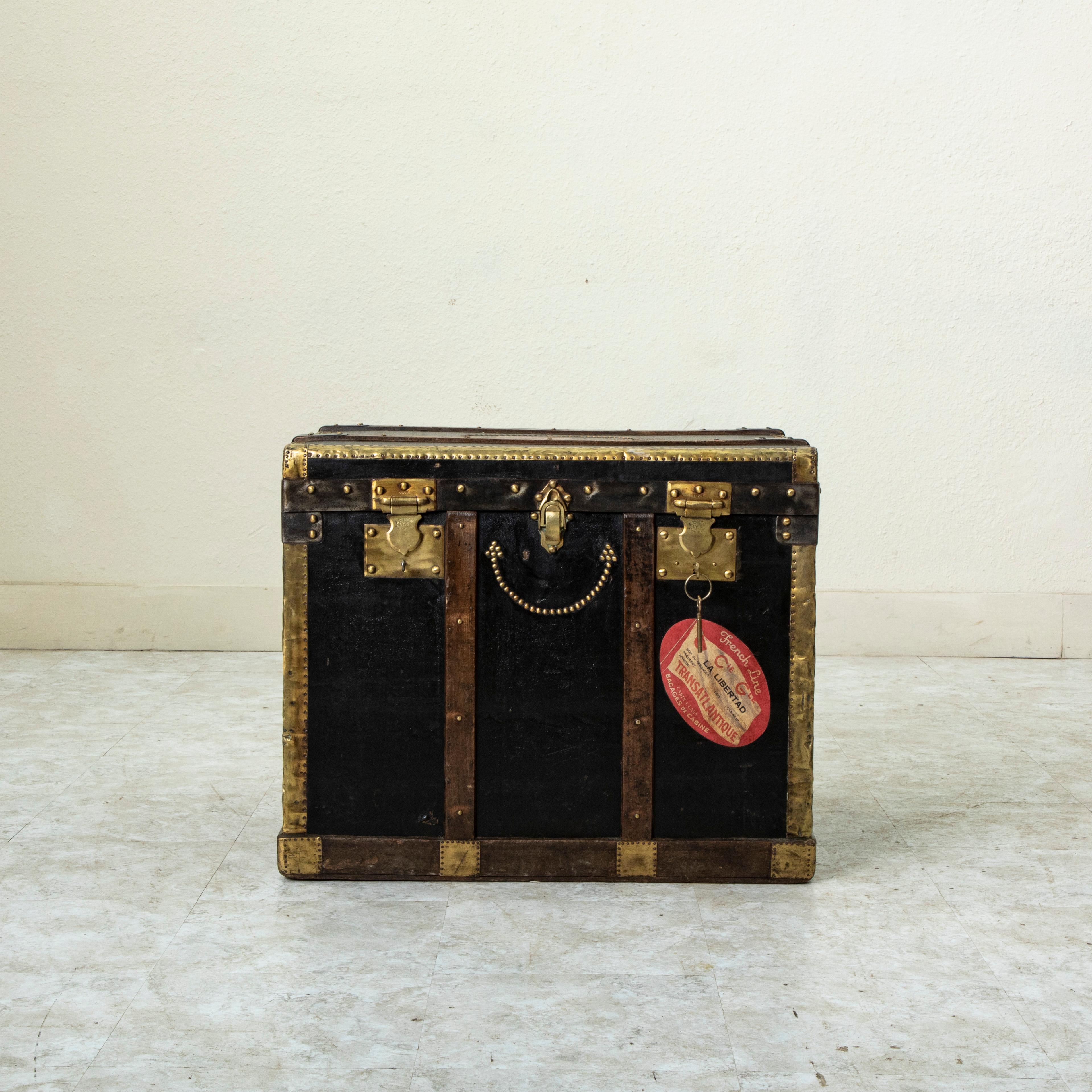 Early 20th Century French Black Leather Steamer Trunk with Brass Detailing In Good Condition For Sale In Fayetteville, AR
