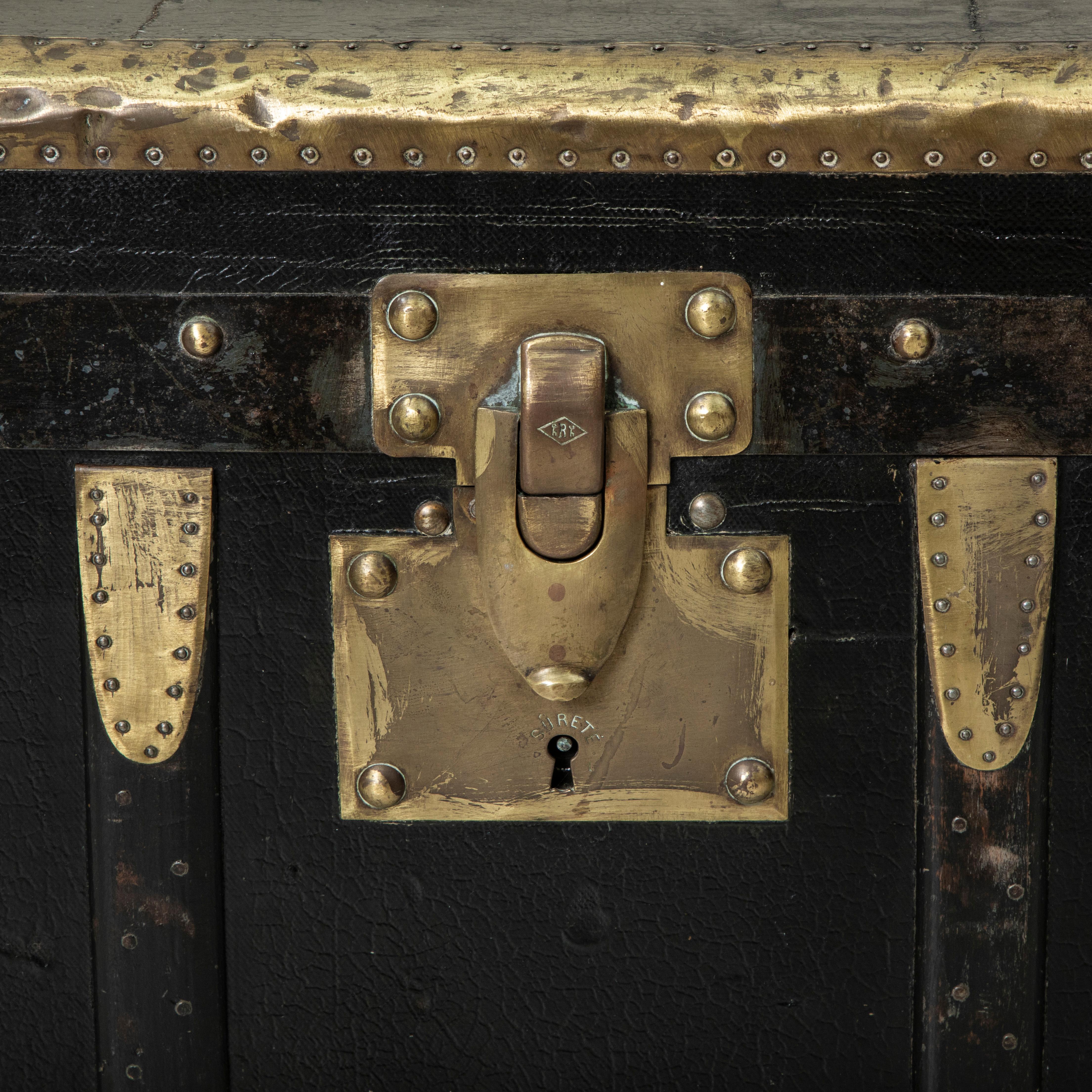 Early 20th Century French Black Leather Traveling Trunk with Brass Detailing For Sale 9