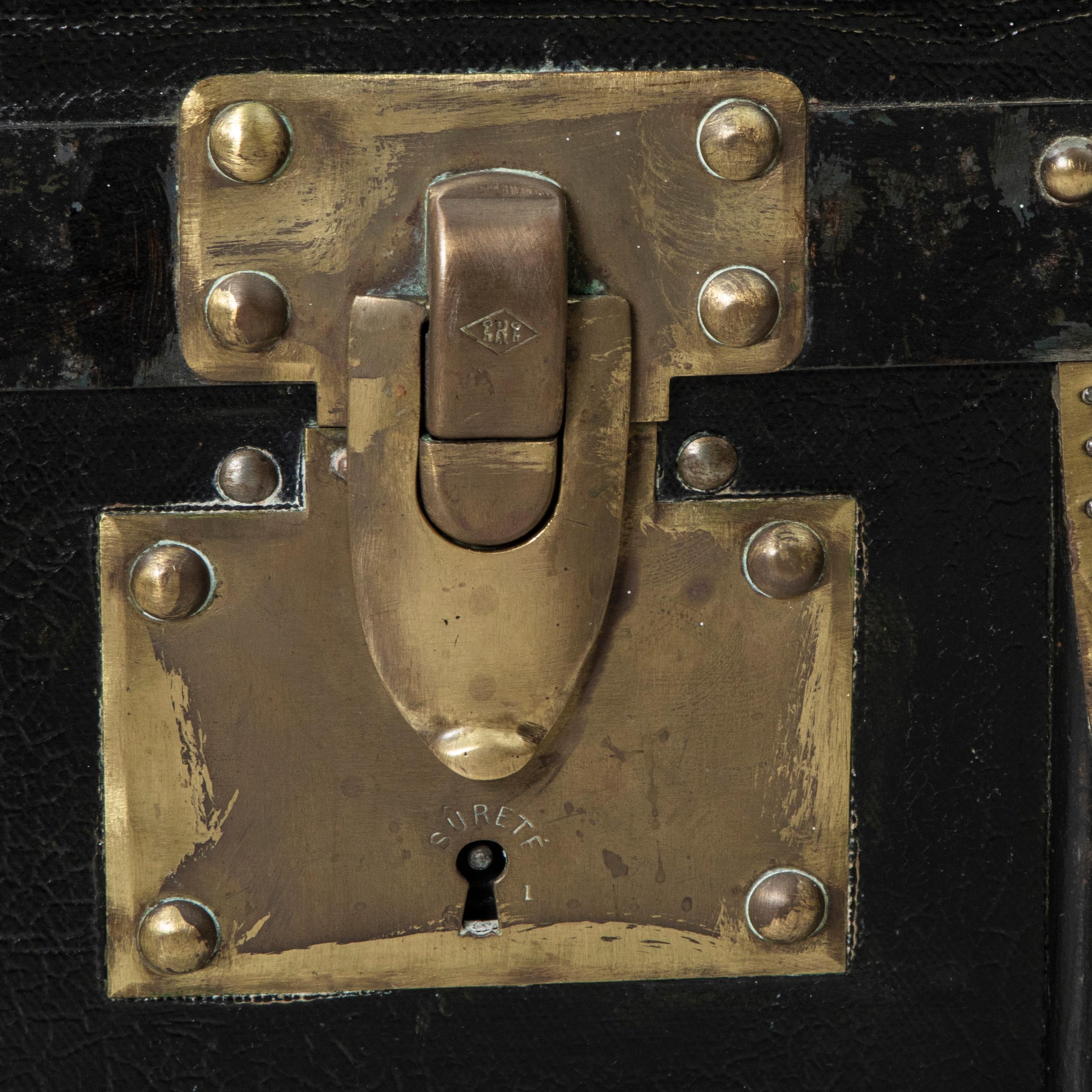 Early 20th Century French Black Leather Traveling Trunk with Brass Detailing For Sale 10