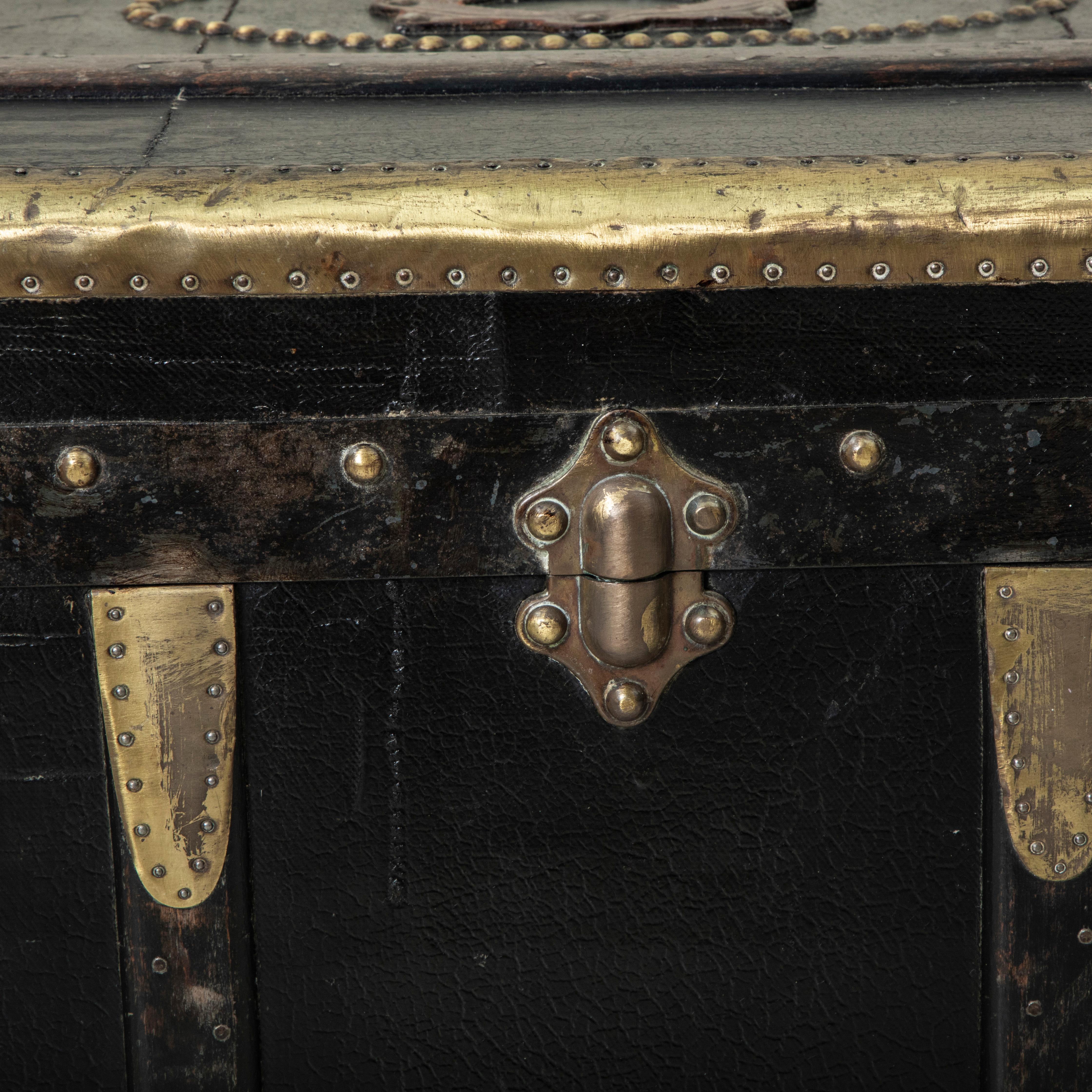 Early 20th Century French Black Leather Traveling Trunk with Brass Detailing For Sale 11