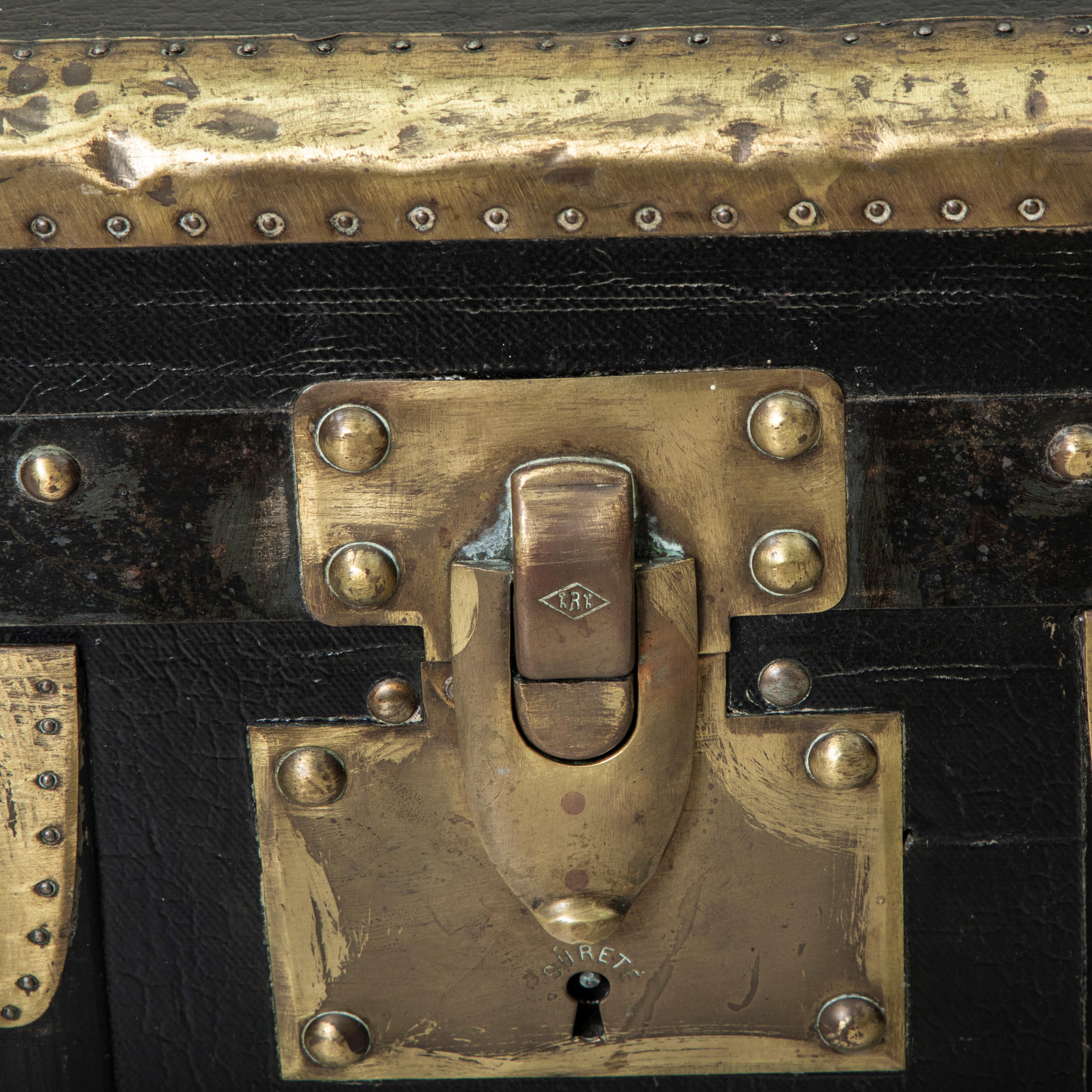 Early 20th Century French Black Leather Traveling Trunk with Brass Detailing For Sale 12