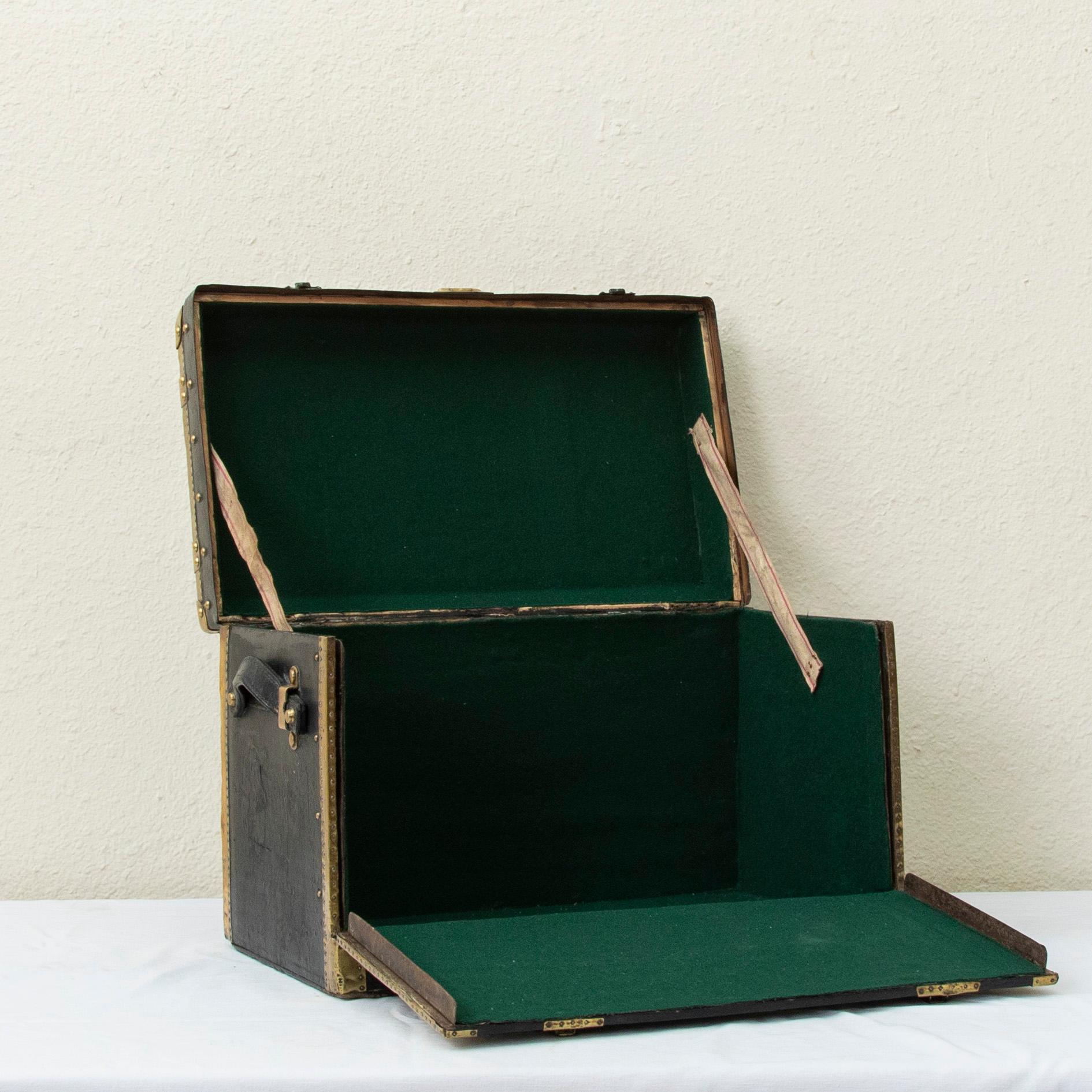 Early 20th Century French Black Leather Traveling Trunk with Brass Detailing For Sale 4