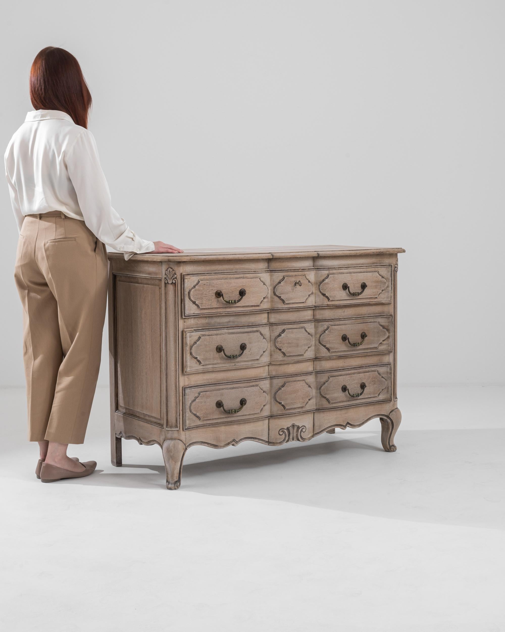 Early 20th Century French Bleached Oak Chest of Drawers For Sale 5