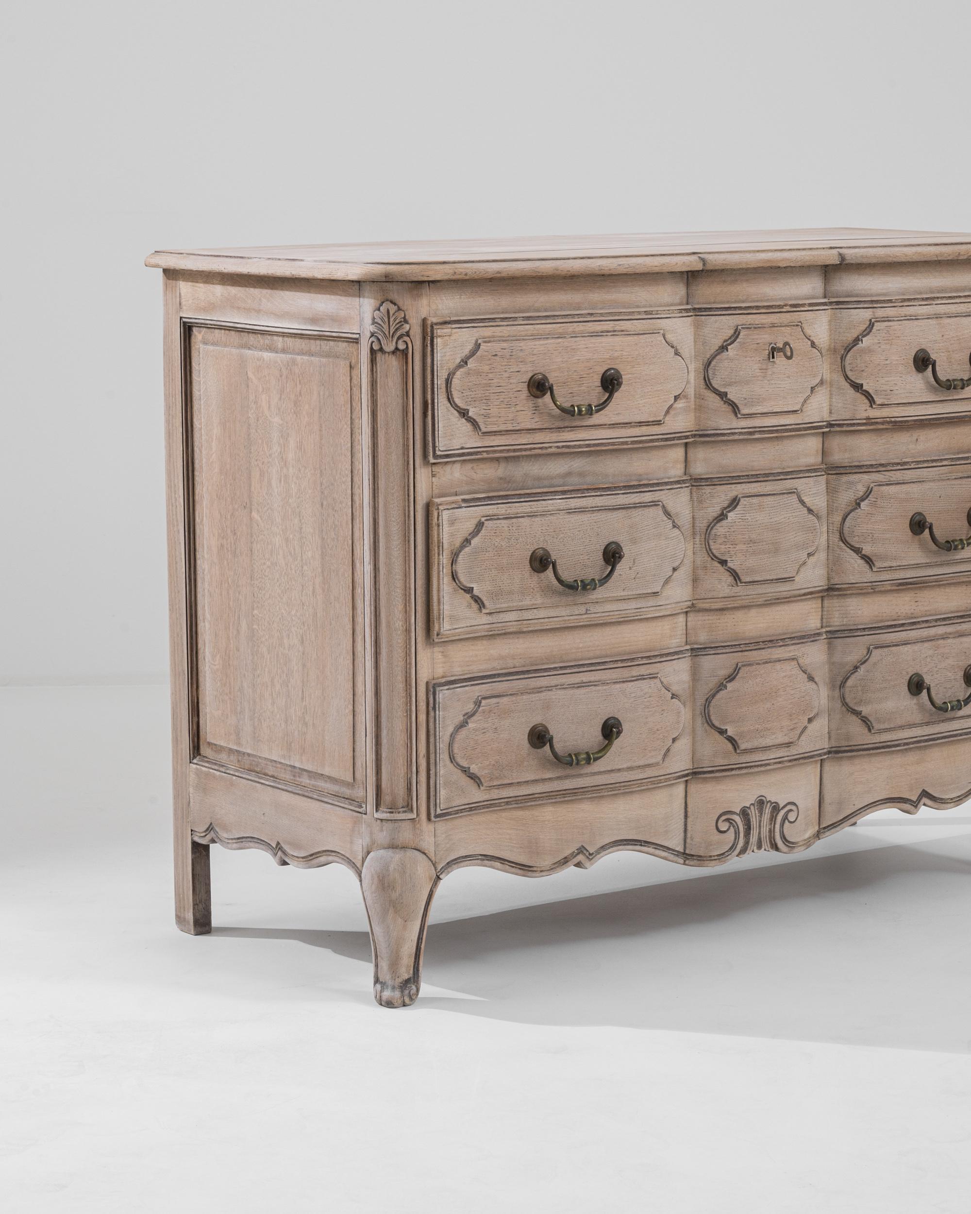Early 20th Century French Bleached Oak Chest of Drawers For Sale 6