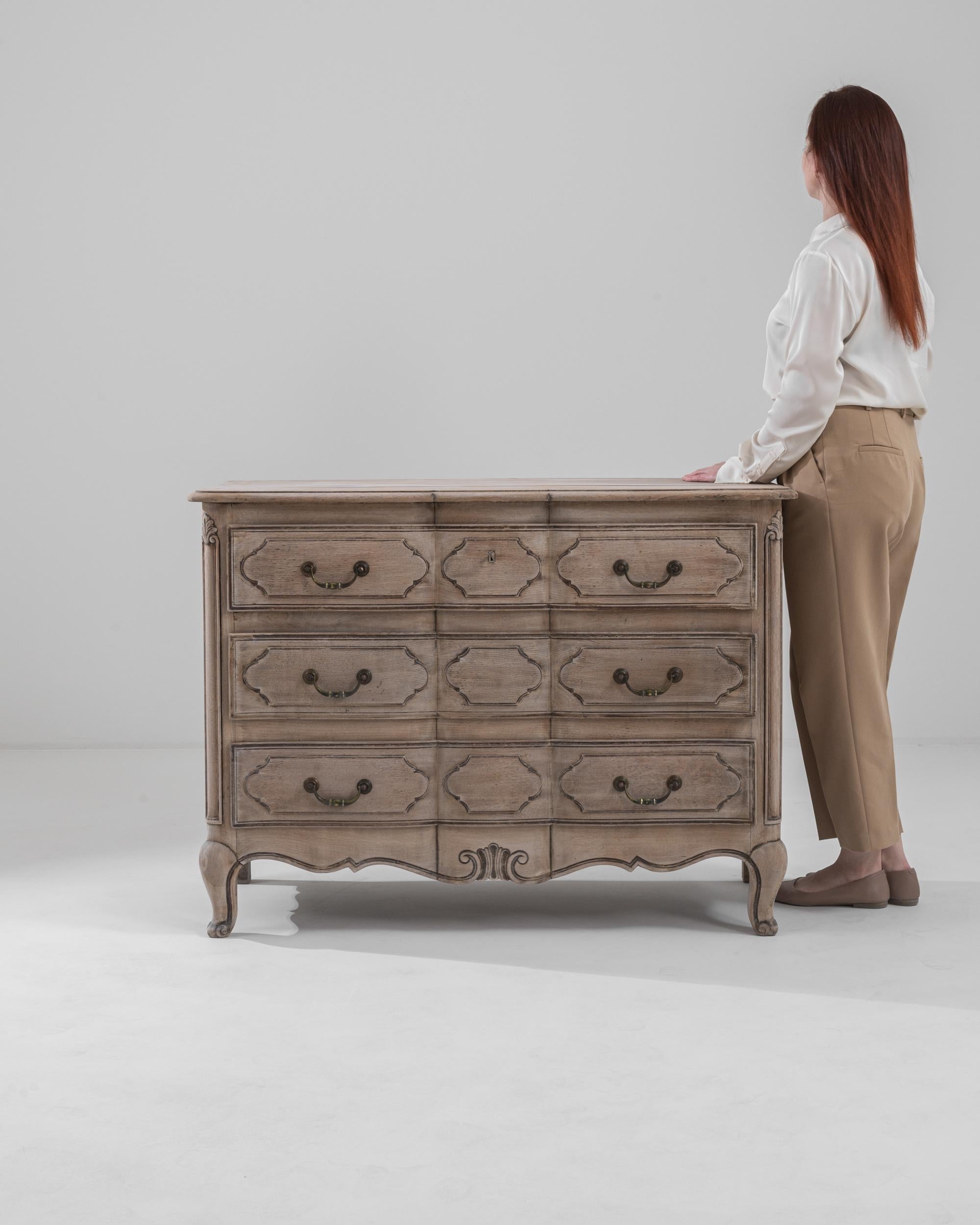 Early 20th Century French Bleached Oak Chest of Drawers For Sale 1