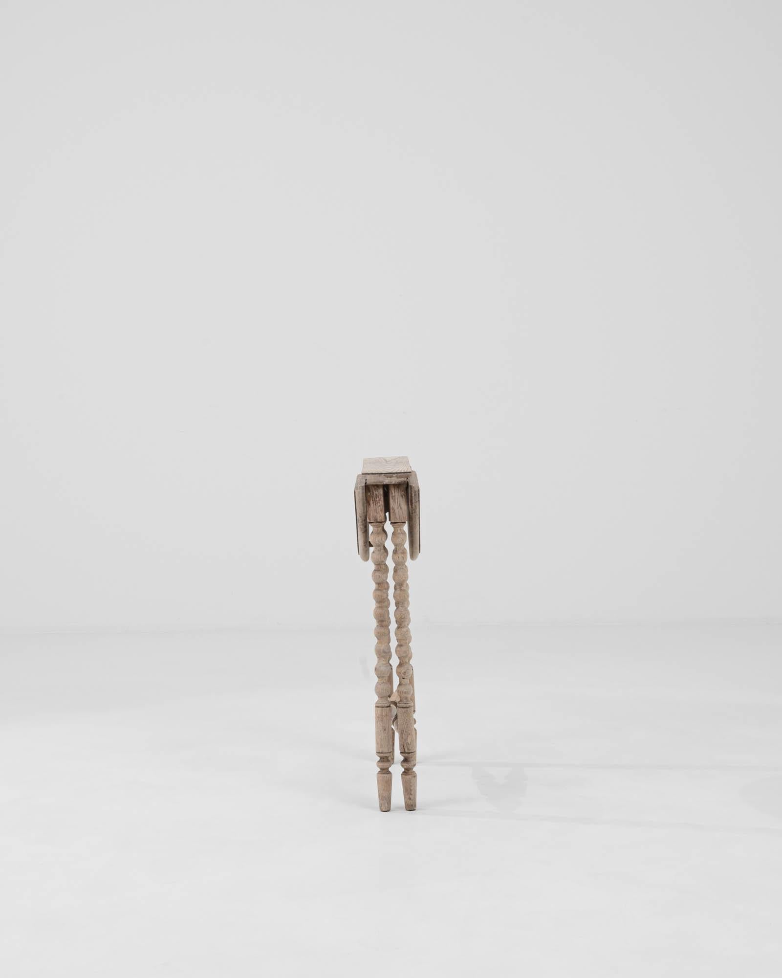 Early 20th Century French Bleached Oak Drop Leaf Table In Good Condition In High Point, NC