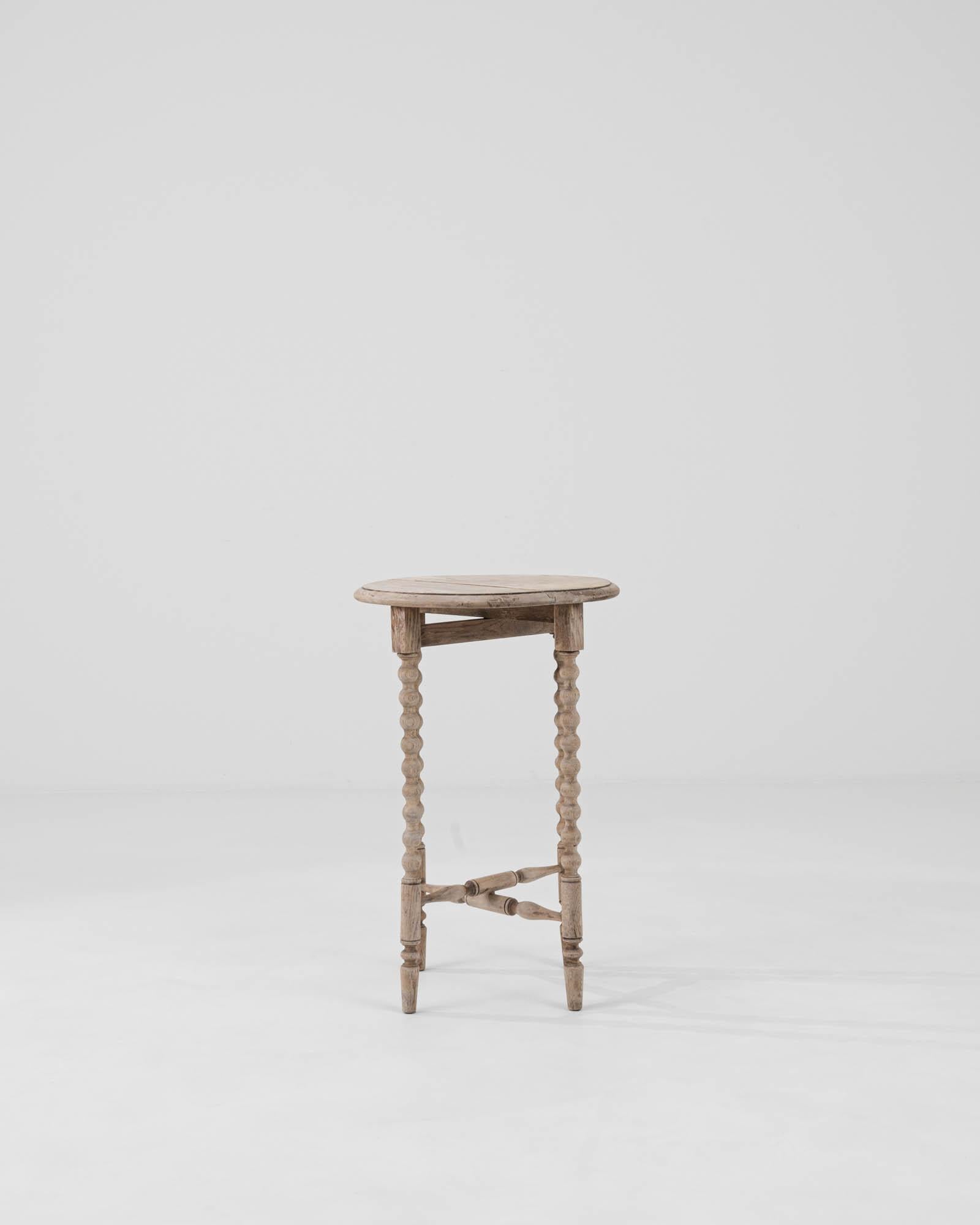 Early 20th Century French Bleached Oak Drop Leaf Table 1