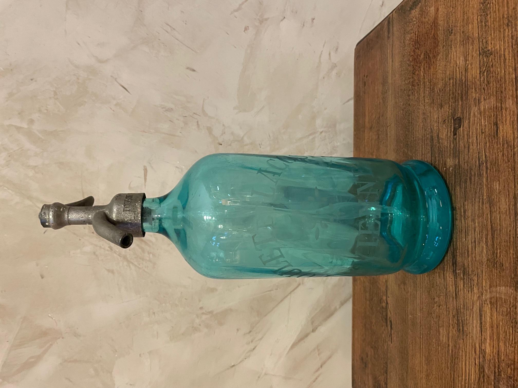 Early 20th Century French Blue Glass Siphon Bottle, 1900s In Good Condition In LEGNY, FR