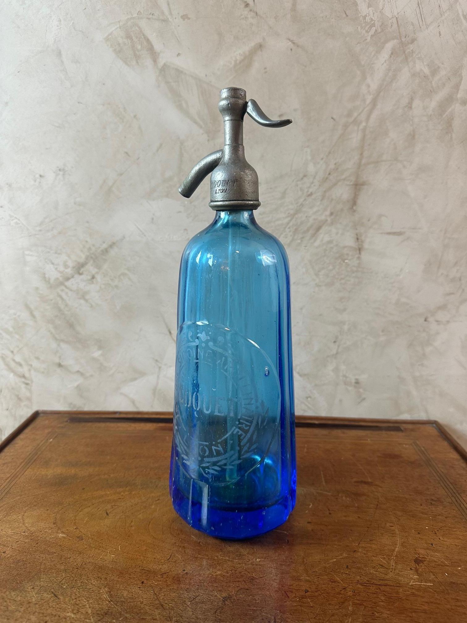 Early 20th century French Blue Glass Siphon Bottle, 1900s In Good Condition In LEGNY, FR