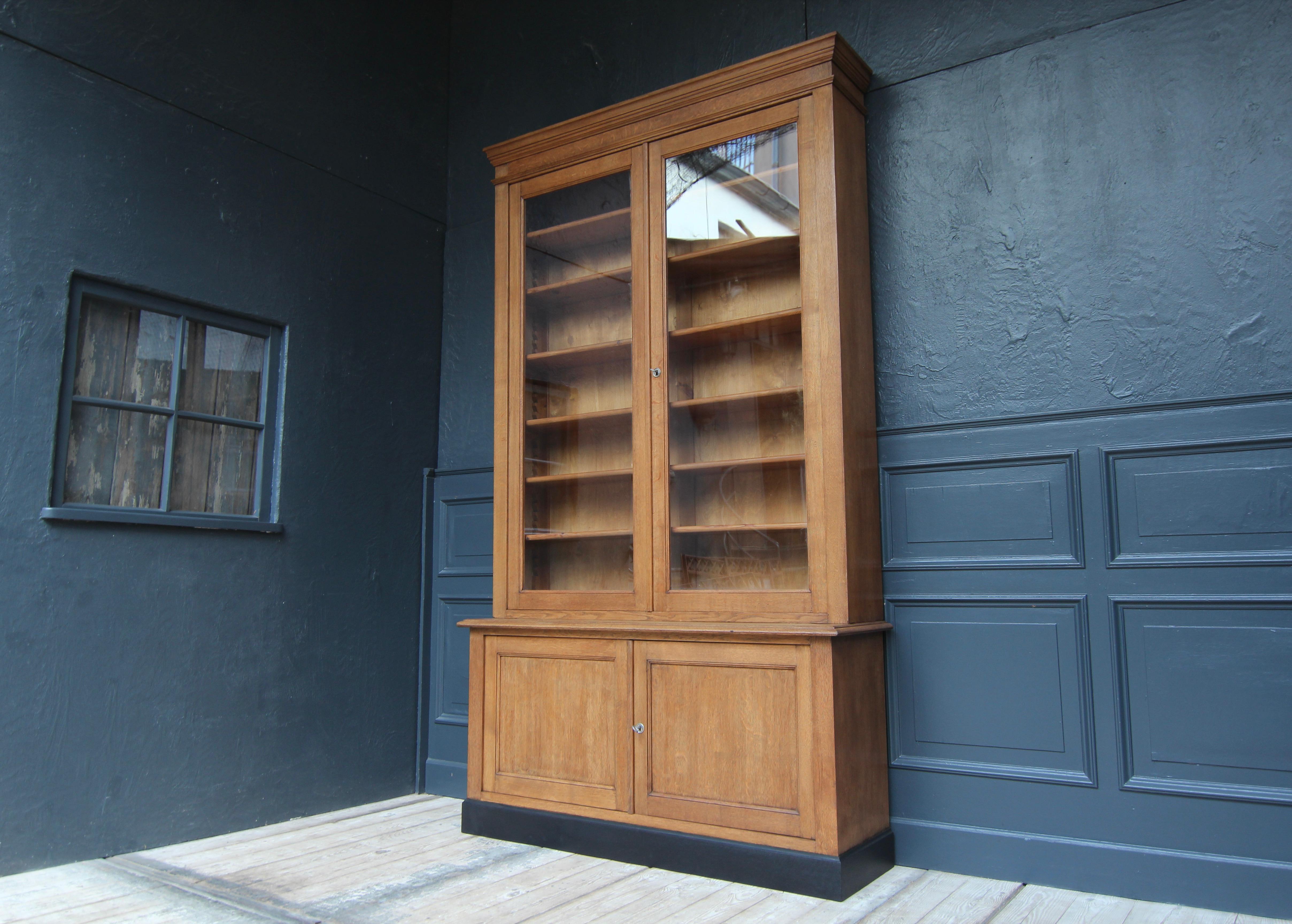 Early 20th Century French Bookcase Cabinet 6
