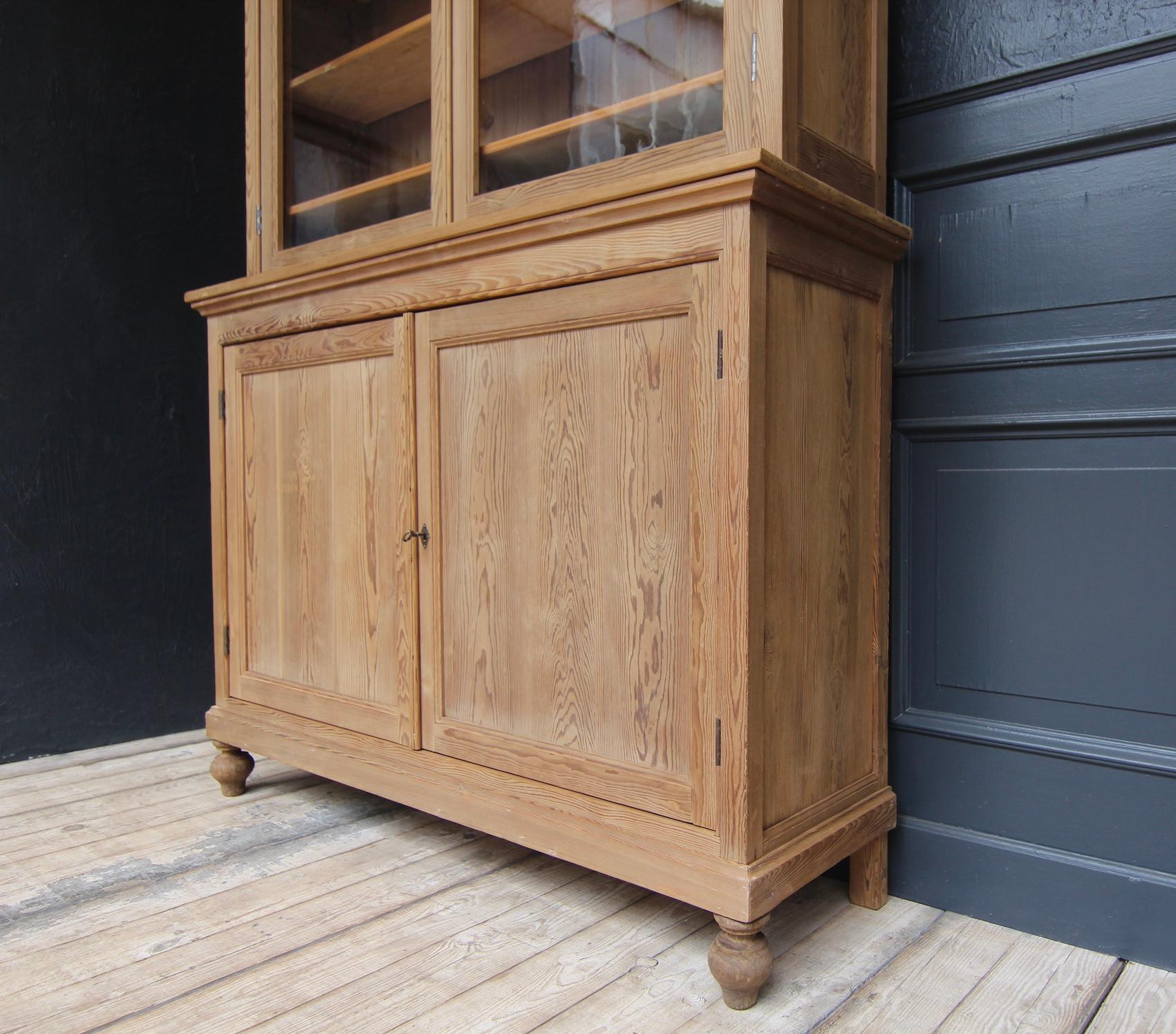 Early 20th Century French Bookcase Cabinet 7